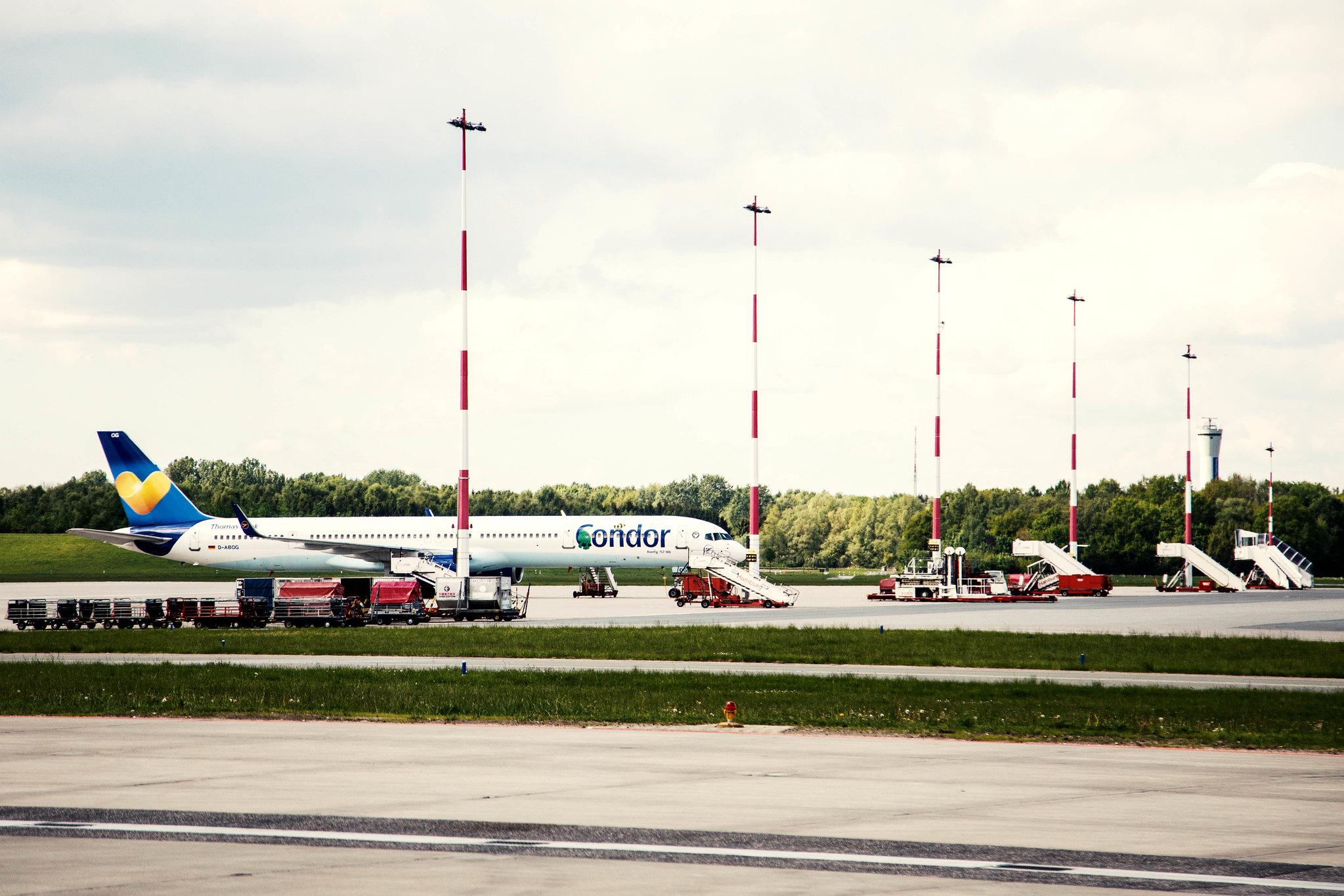 Hamburg Airport: Condor (DE / CFG) |  Boeing 757-330 B753 | D-ABOG | MSN 29014