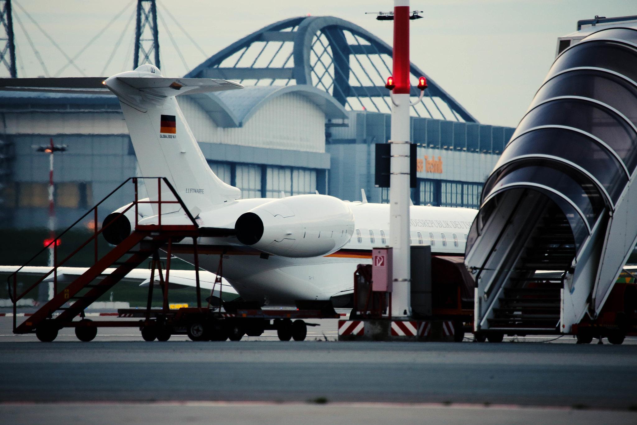 Hamburg Airport: German Air Force (/ GAF) | Bombardier BD-700-1A11 Global 5000 GLEX | 14+03 | MSN 9411