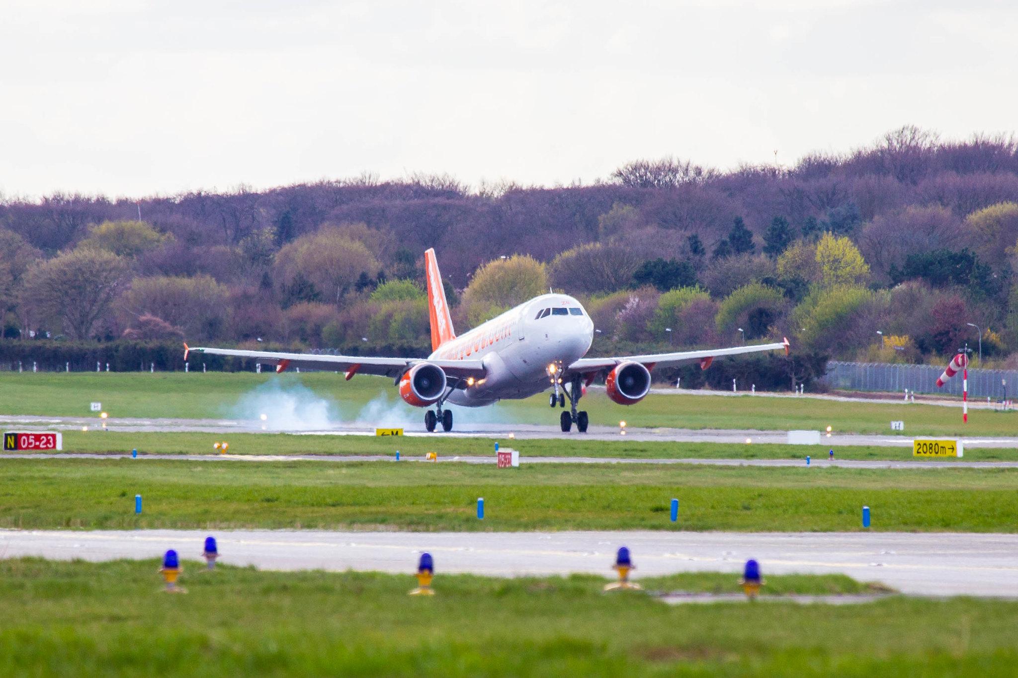 Hamburg Airport: easyJet (U2 / EZY) |  Airbus A320-214 A320 | G-EZWG | MSN 5318