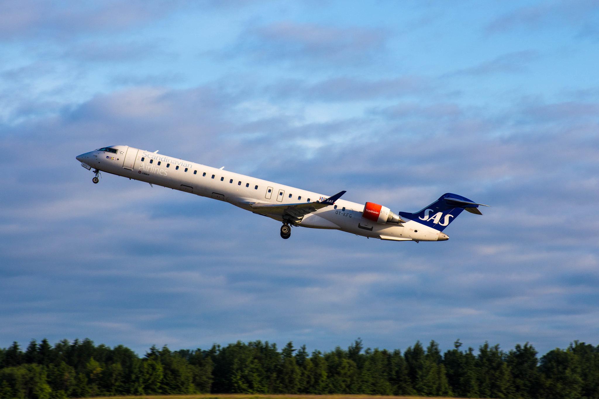 Hamburg Airport: SAS (SK / SAS) | Mitsubishi CRJ-900LR CRJ9 | OY-KFG | MSN 15237