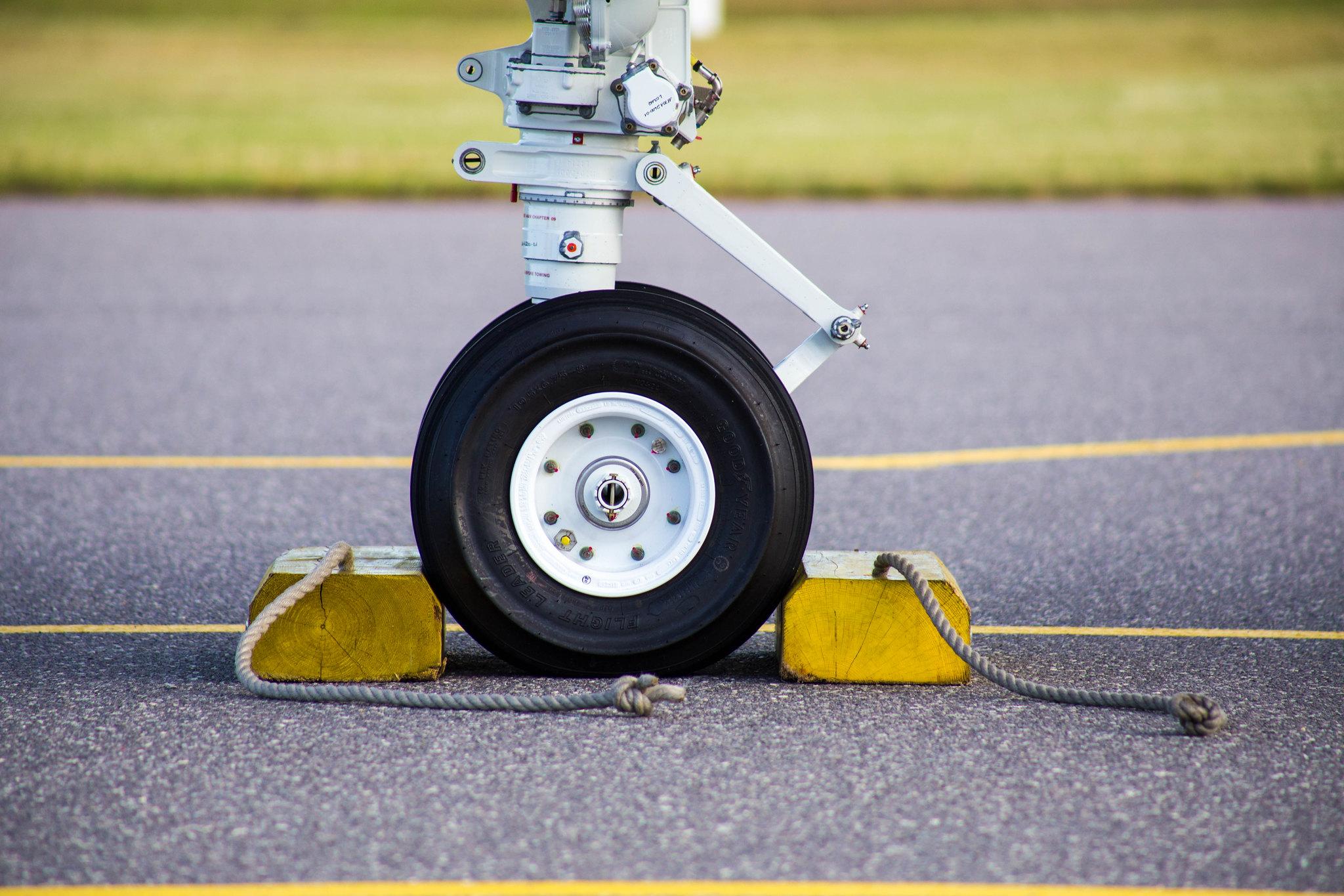 Hamburg Airport: Reifen, Fahrwerk |
