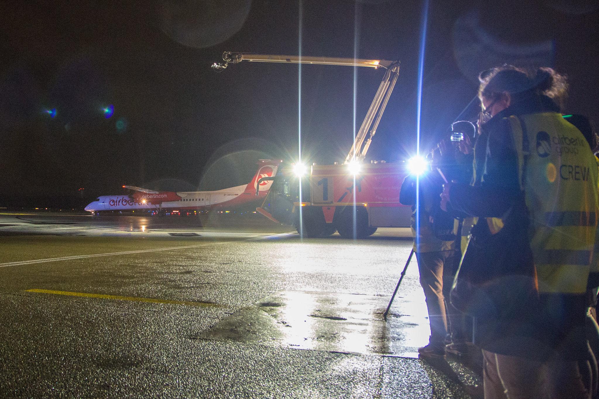 Hamburg Airport: Air Berlin | Operator: Luftfahrtgesellschaft Walter |  De Havilland Canada Dash 8-400 DH8D | D-ABQD | MSN 4234 | Eine Ära geht zu Ende: die letzte Airberlin Maschine vom Hamburg Airport (AB6757)