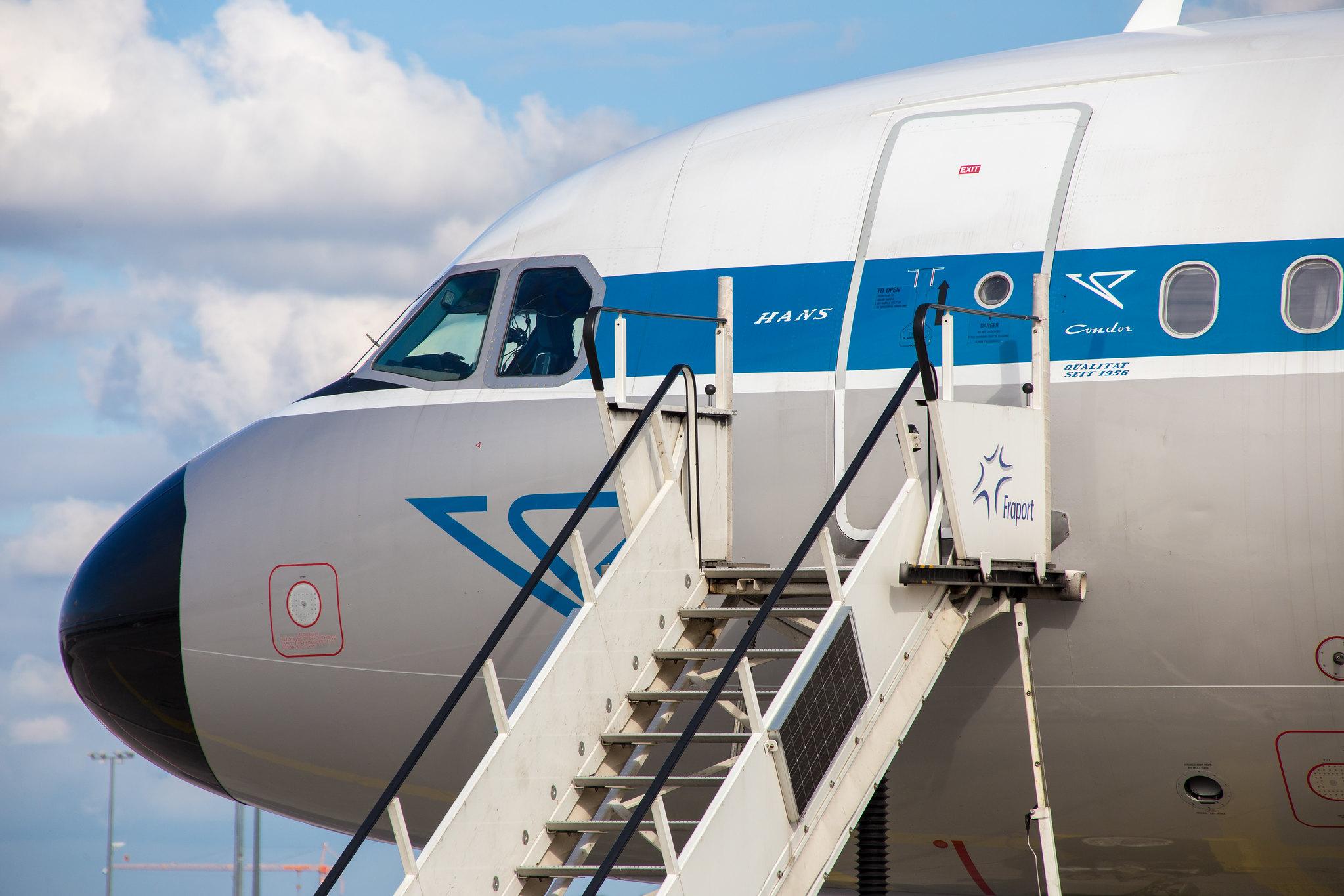 Frankfurt Airport: Frankfurt Airport: Condor (DE / CFG) | Livery: Retro Livery | Airbus A320-212 A320 | D-AICA | MSN 0774