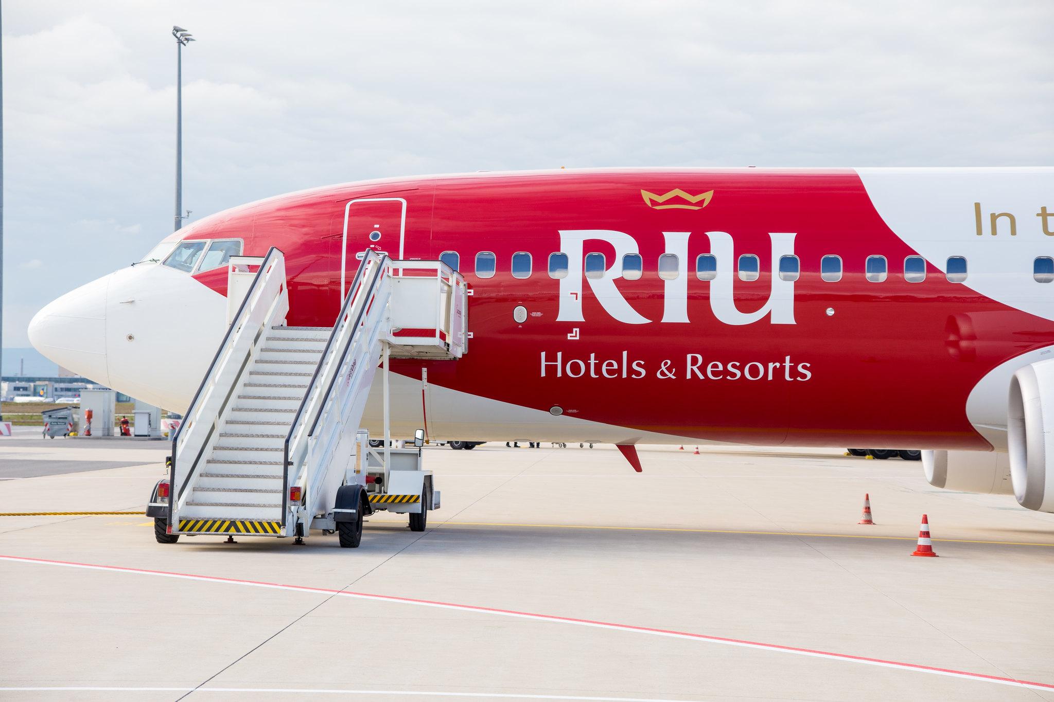 Frankfurt Airport: TUI (X3 / TUI) |  Livery: RIU Hotels & Resorts Livery | Operator: TUI fly |  Boeing 737-8K5 B738 | D-ATUZ | MSN 34691