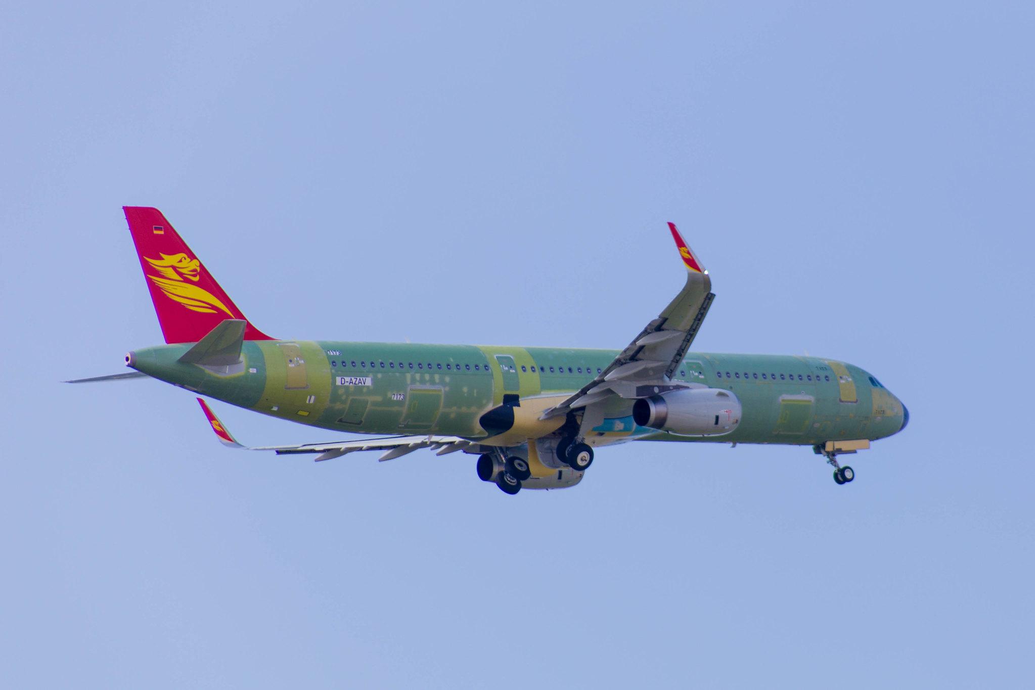 Hamburg Airport: Capital Airlines (JD / CBJ) |  Airbus A321-231 A321 | D-AZAV (B-8543) | MSN 7173