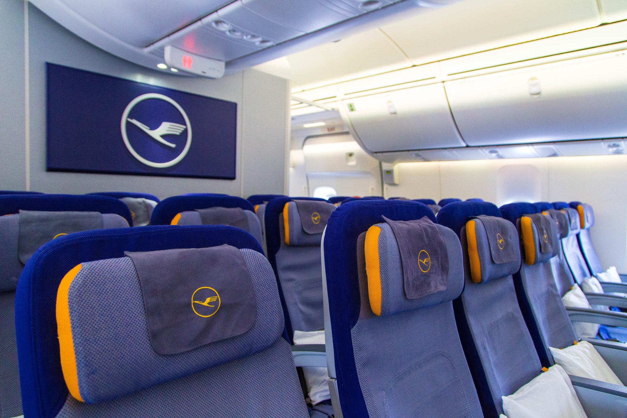 ILA: Lufthansa (LH / DLH) | Livery: Fanhansa Siegerflieger Livery | Boeing 747-830 B748 | D-ABYI | MSN 37833 | Economy