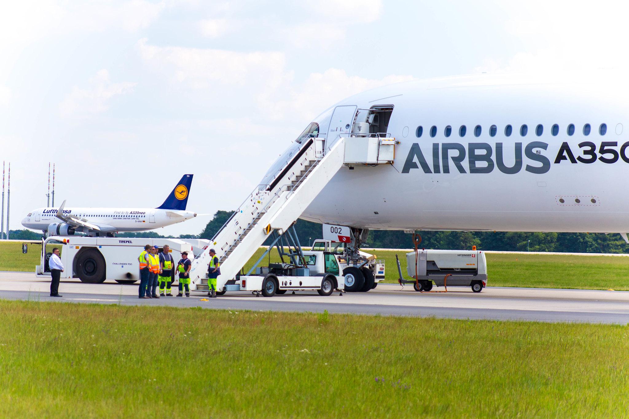 ILA: Airbus (/ AIB) |  Airbus A350-941 A359 | F-WWCF | MSN 002