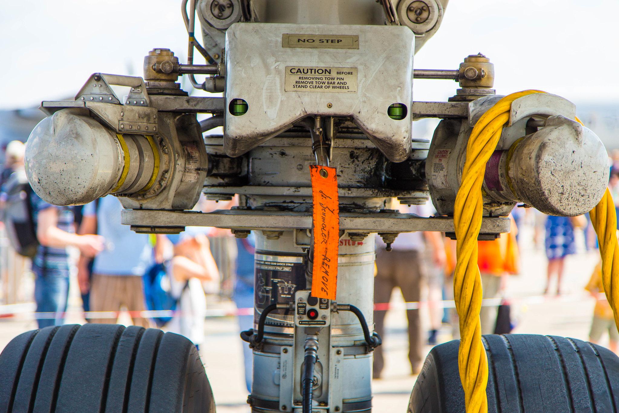 ILA: Lufthansa (LH / DLH) | Livery: Fanhansa Siegerflieger Livery | Boeing 747-830 B748 | D-ABYI | MSN 37833 | Fahrwerk
