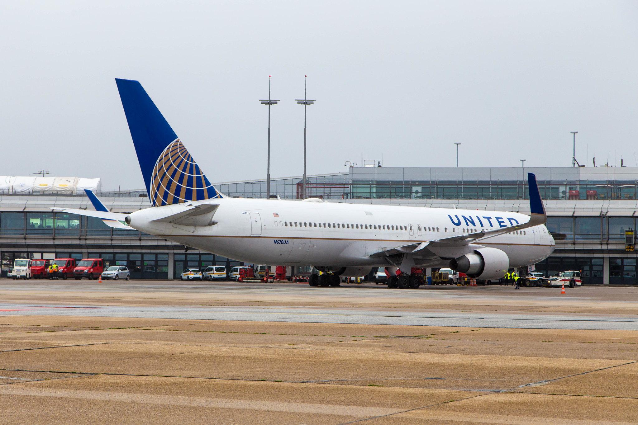 Hamburg Airport: United Airlines (UA / UAL) |  Boeing 767-322(ER) B763 | N670UA | MSN 29240