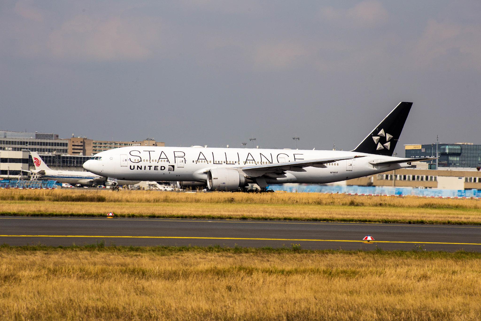 Frankfurt Airport: United Airlines (UA / UAL) |  Livery: Star Alliance livery |  Boeing 777-224(ER) B772 | N78017 | MSN 31679