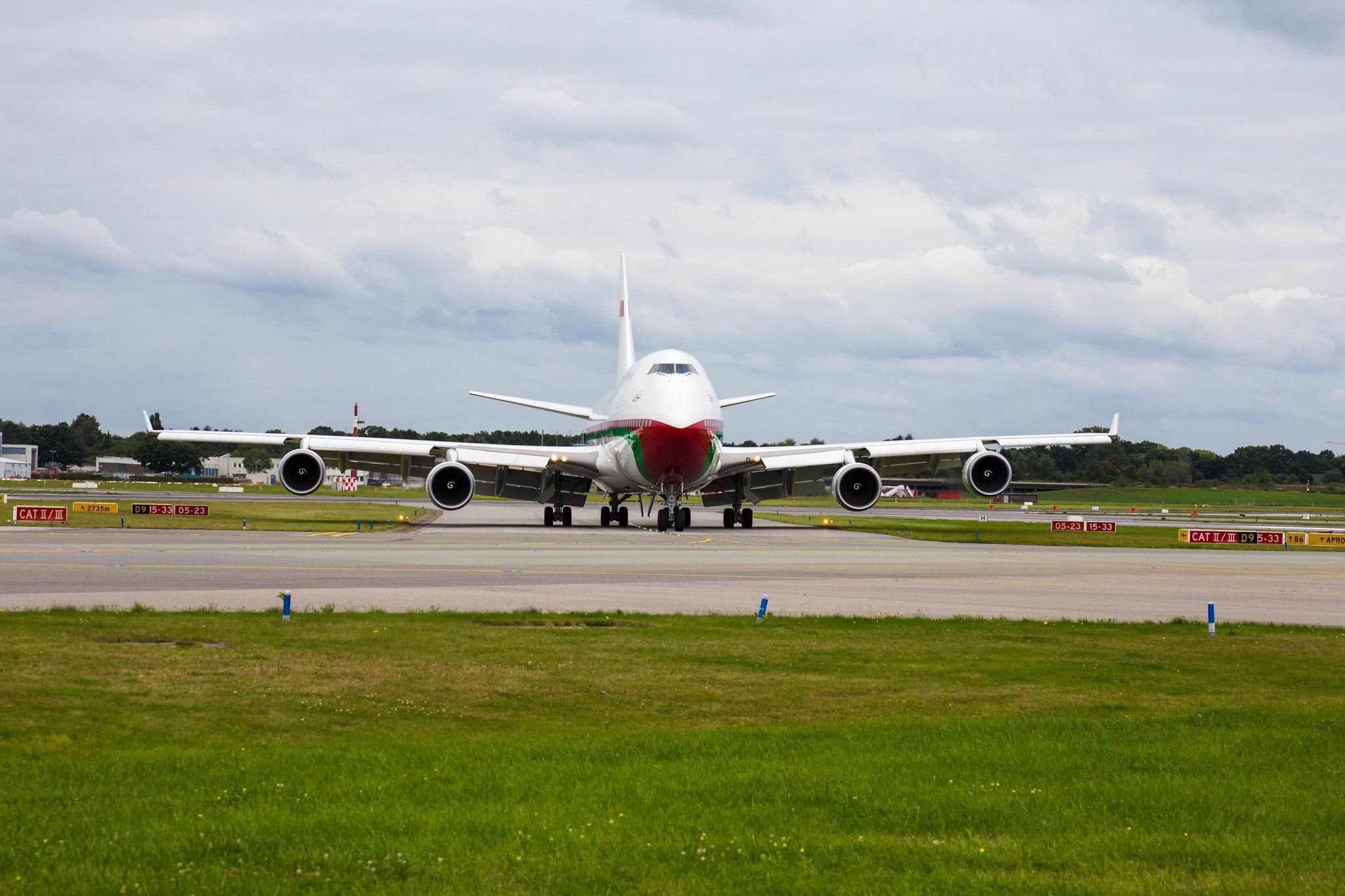Hamburg Airport: Royal Flight of Oman |  Boeing 747-430 B744 | A4O-OMN | MSN 32445