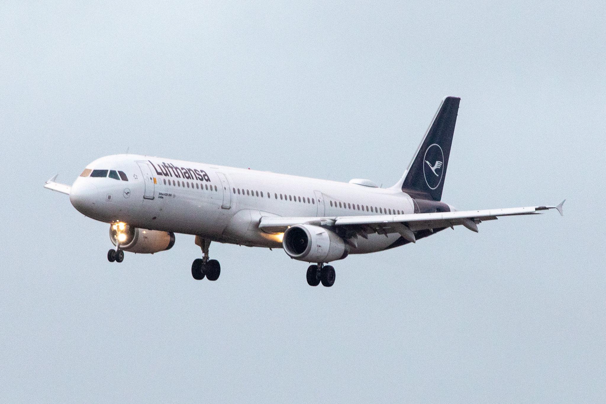 Hamburg Airport: Lufthansa (LH / DLH) |  Airbus A321-231 A321 | D-AISQ | MSN 3936