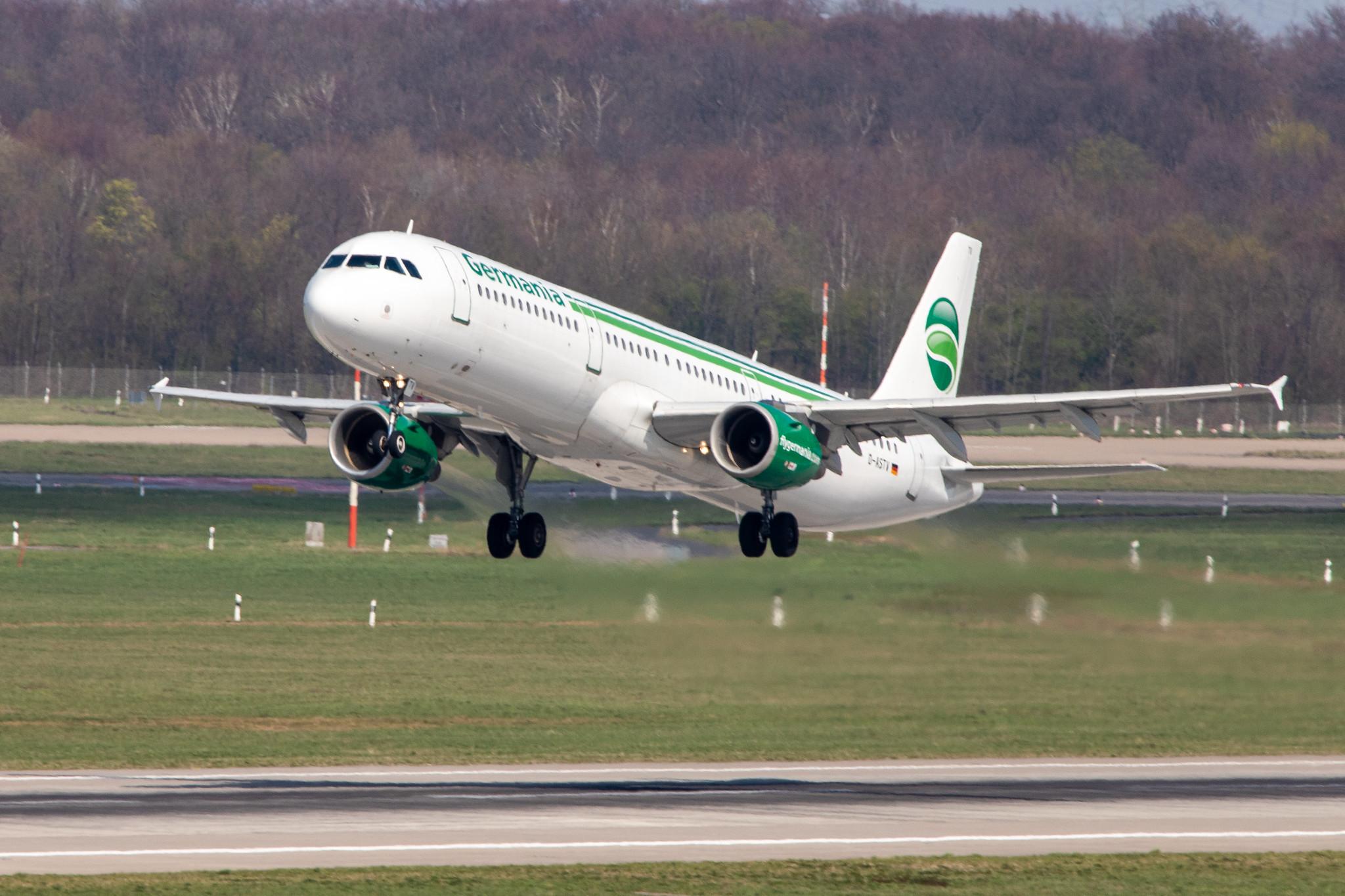 Düsseldorf Airport: Carlyle Aviation Partners |  Airbus A321-211 A321 | D-ASTV | MSN 0995