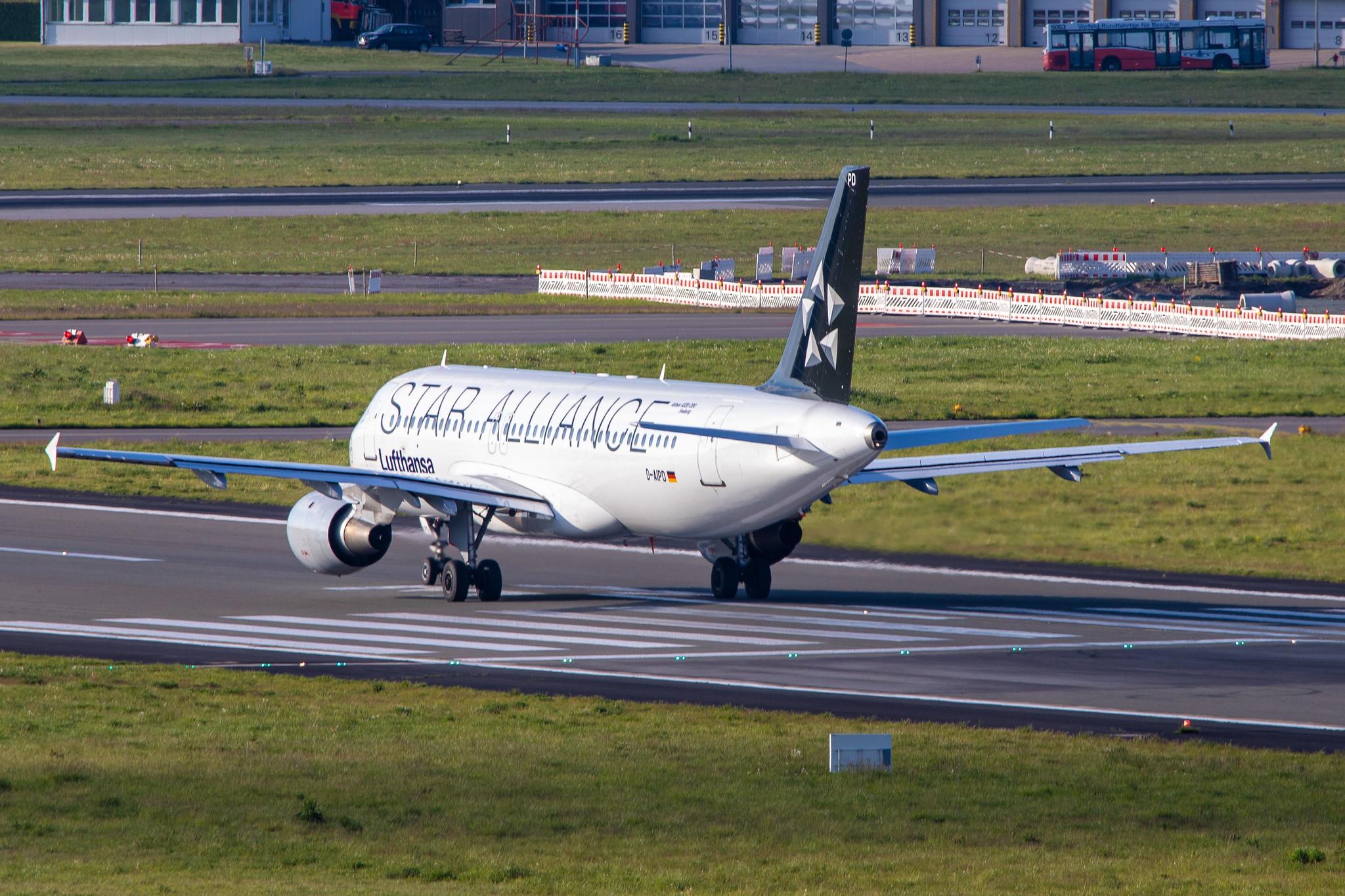 Hamburg Airport: Lufthansa (LH / DLH) | Livery: Star Alliance Livery |  Airbus A320-211 A320 | D-AIPD | MSN 0072