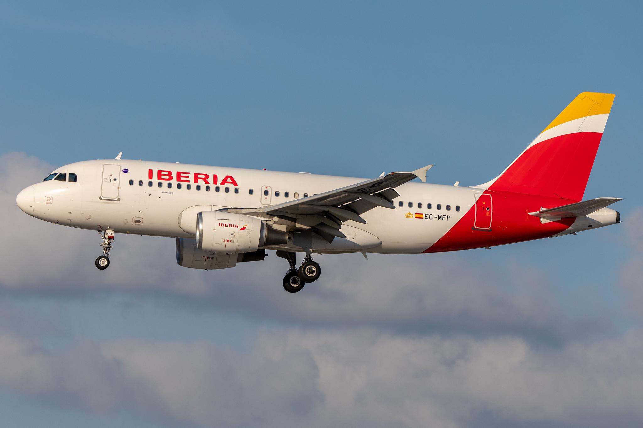 Hamburg Airport: Iberia (IB / IBE) |  Airbus A319-111 A319 | EC-MFP | MSN 0998