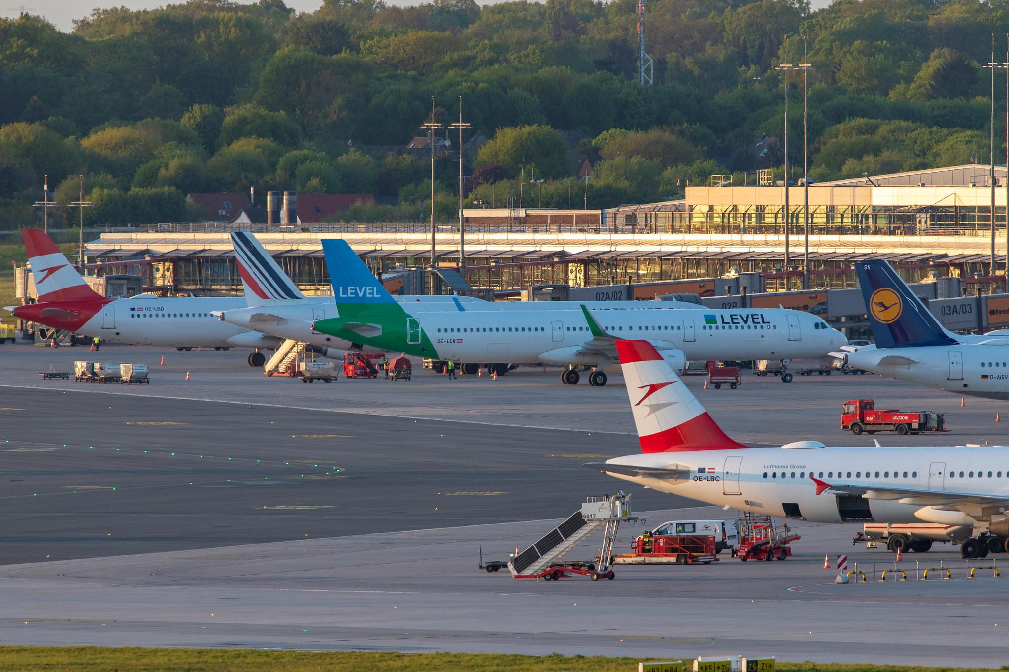 Hamburg Airport: LEVEL (VK / FOO) | Airbus A321-211 A321 | OE-LCR | MSN 6719