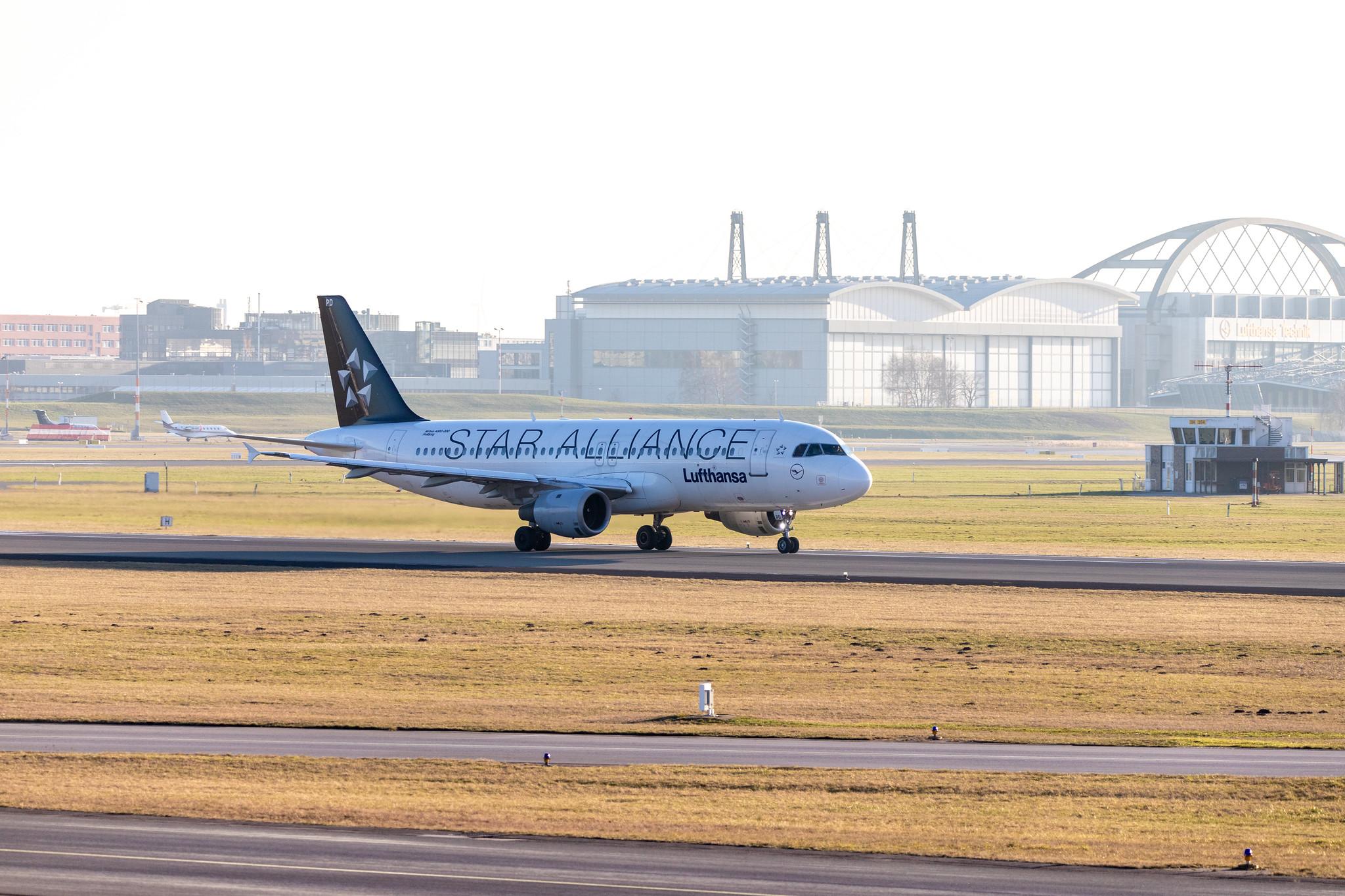 Hamburg Airport: Lufthansa (LH / DLH) | Livery: Star Alliance Livery |  Airbus A320-211 A320 | D-AIPD | MSN 0072