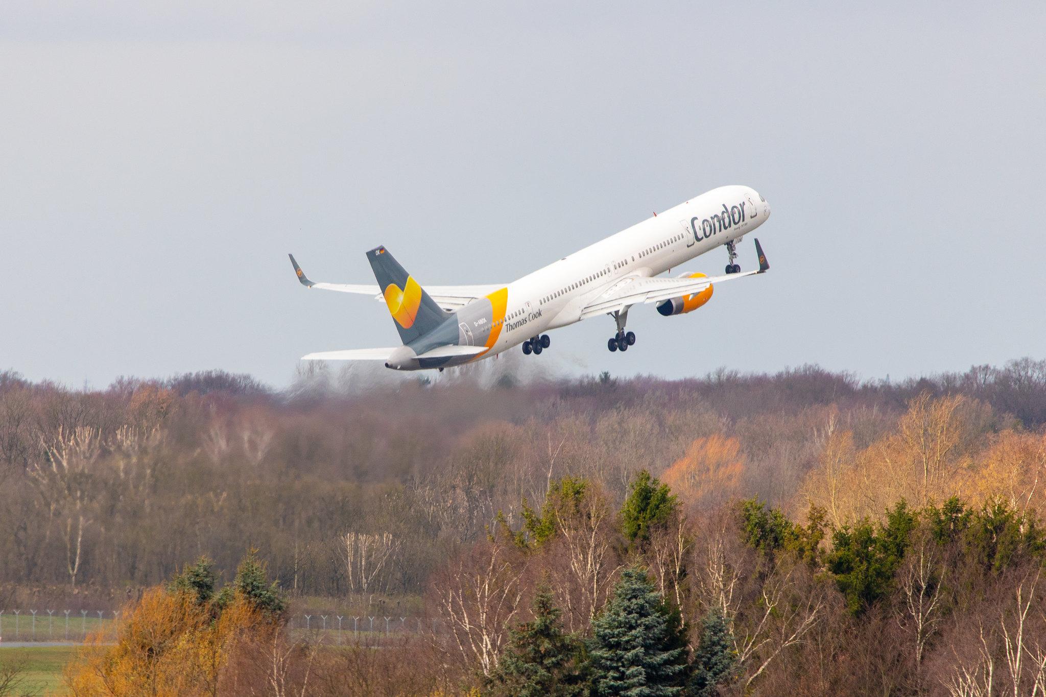 Hamburg Airport: Condor (DE / CFG) |  Boeing 757-330 B753 | D-ABOK | MSN 29020