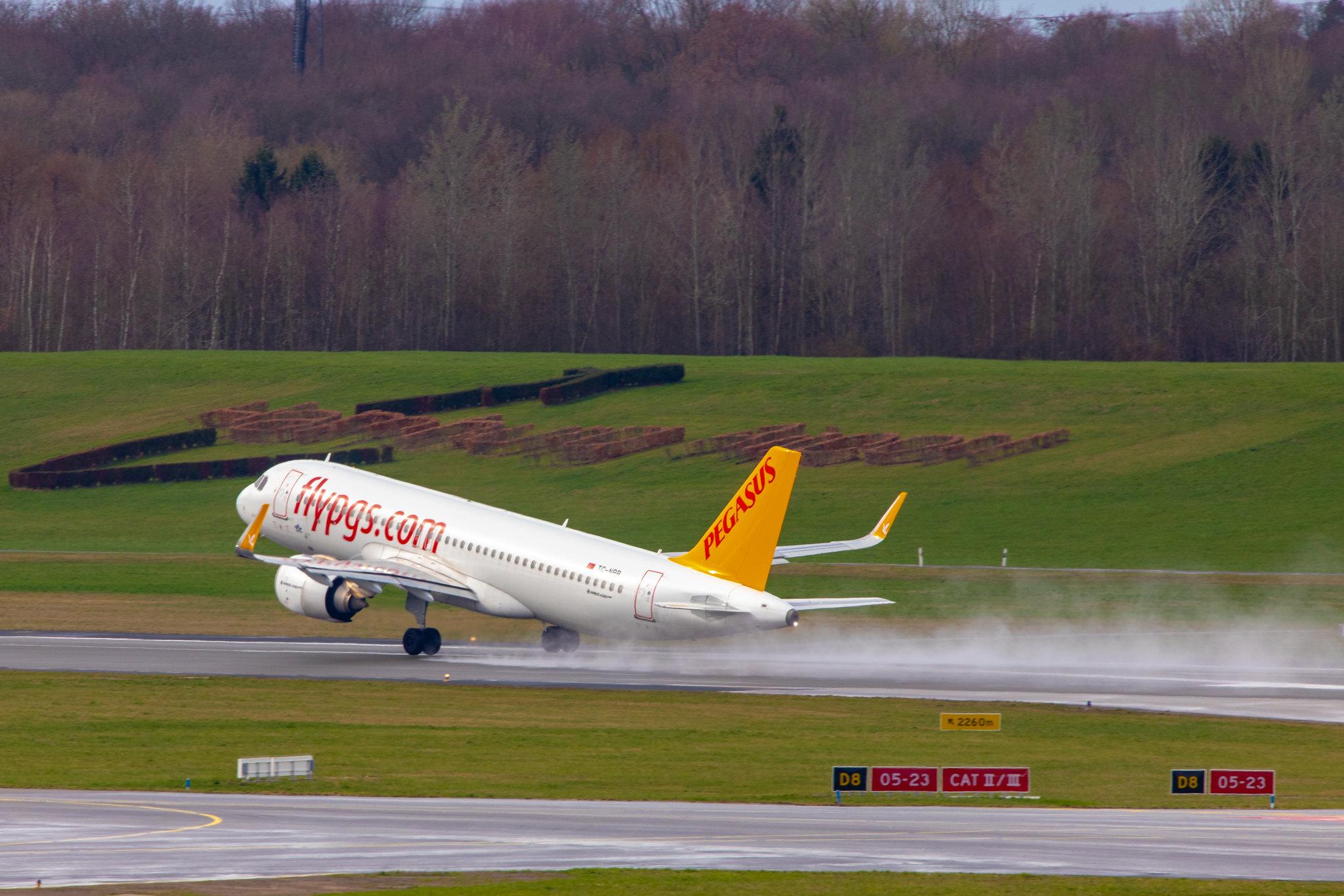 Hamburg Airport: Pegasus (PC / PGT) | Operator: Pegasus Airlines |  Airbus A320-251N A20N | TC-NBB | MSN 07147