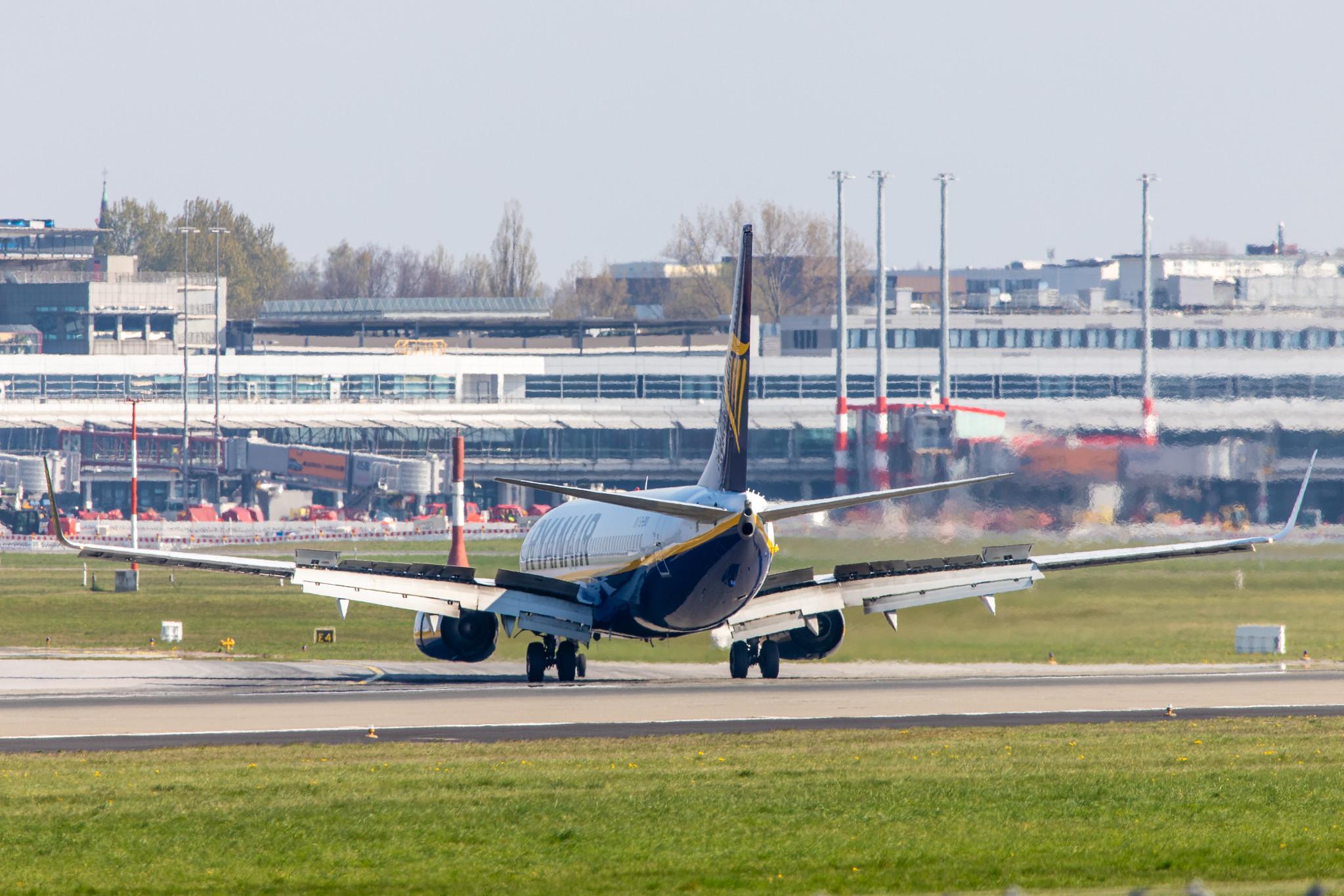 Hamburg Airport: Ryanair (FR / RYR) |  Boeing 737-8AS B738 | EI-EMO | MSN 40283