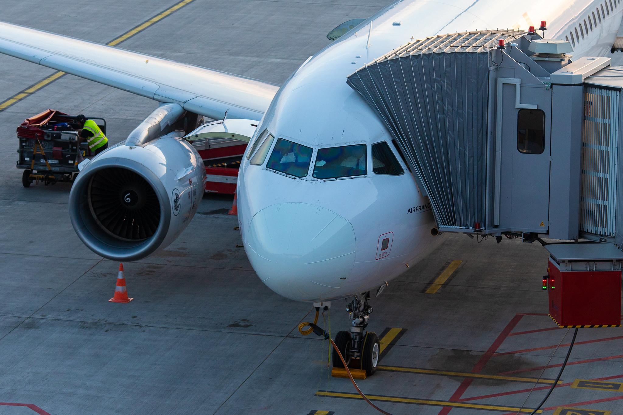 Hamburg Airport: Air France (AF / AFR) |  Airbus A318-111 A318 | F-GUGP | MSN 2967