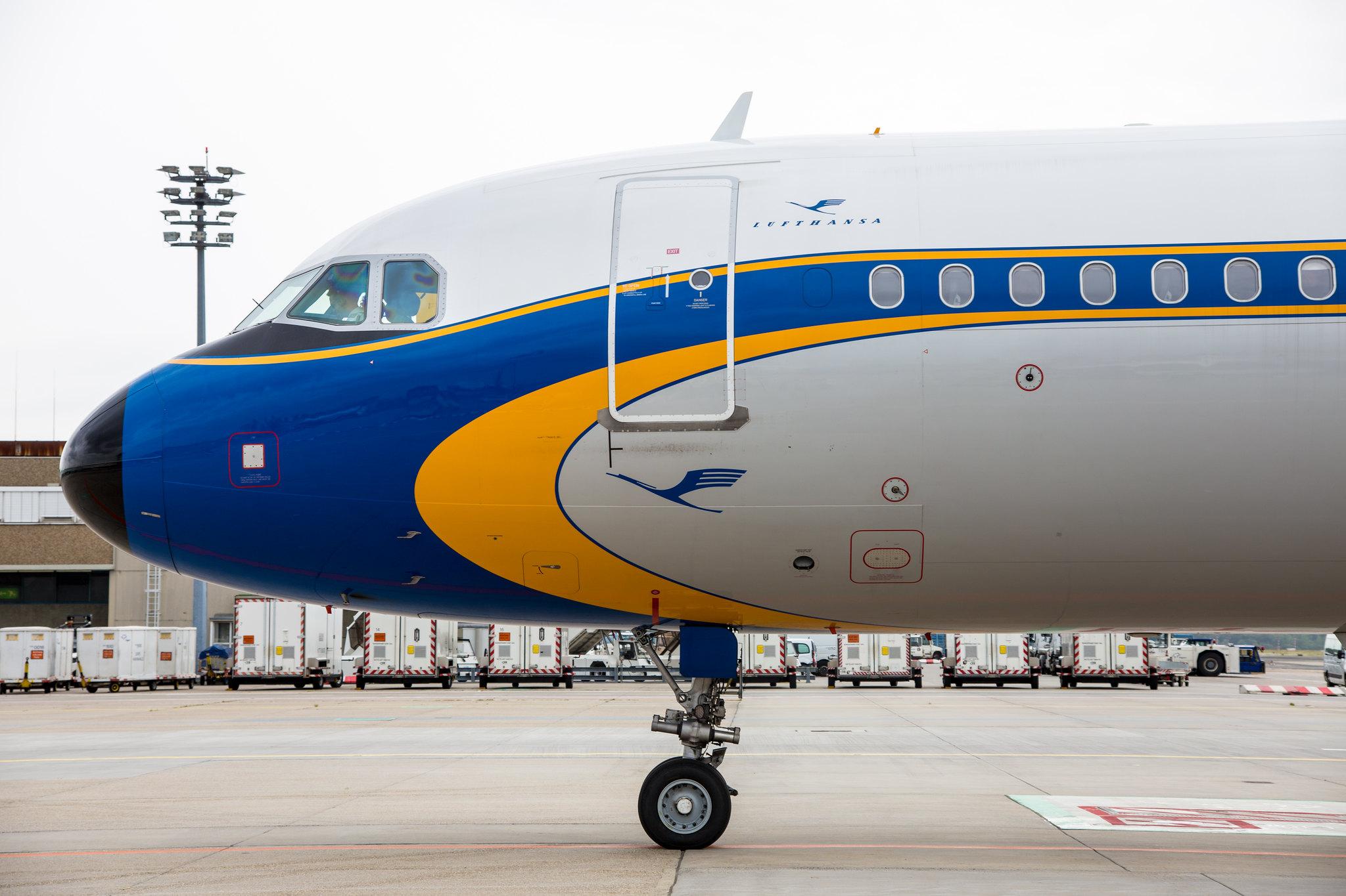 Lufthansa (LH / DLH) |  Livery: Retro livery |  Airbus A321-231 A321 | D-AIDV | MSN 5413