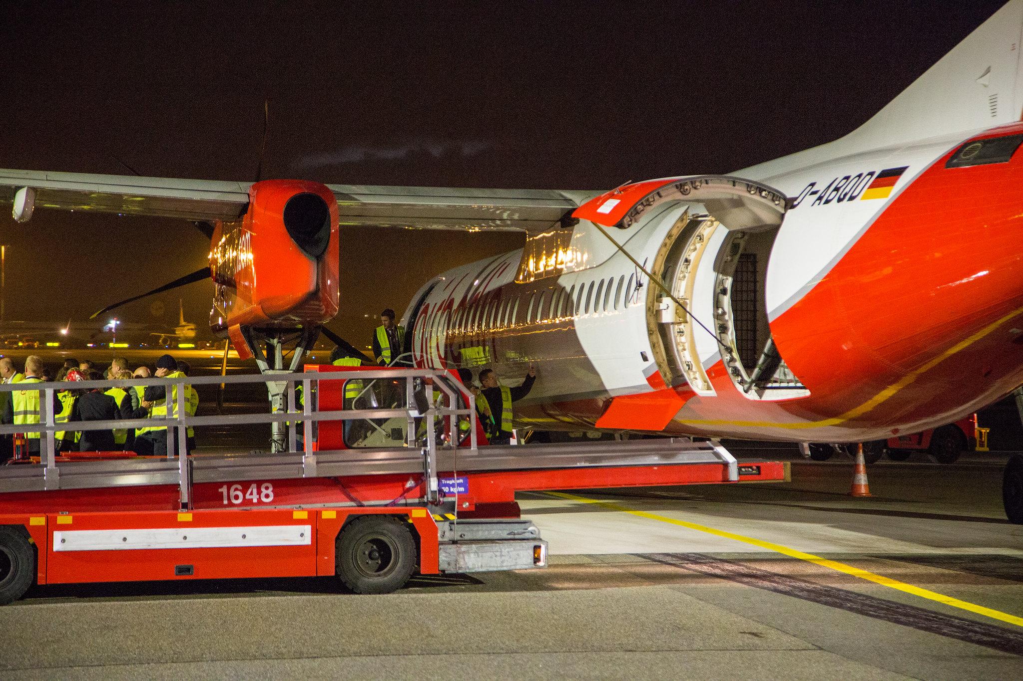 Hamburg Airport: Air Berlin | Operator: Luftfahrtgesellschaft Walter |  De Havilland Canada Dash 8-400 DH8D | D-ABQD | MSN 4234 | Eine Ära geht zu Ende: die letzte Airberlin Maschine vom Hamburg Airport (AB6757)