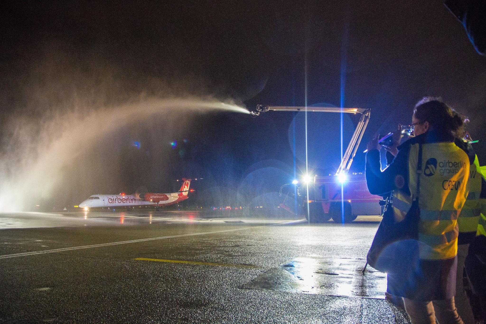 Hamburg Airport: Air Berlin | Operator: Luftfahrtgesellschaft Walter |  De Havilland Canada Dash 8-400 DH8D | D-ABQD | MSN 4234 | Eine Ära geht zu Ende: die letzte Airberlin Maschine vom Hamburg Airport (AB6757)