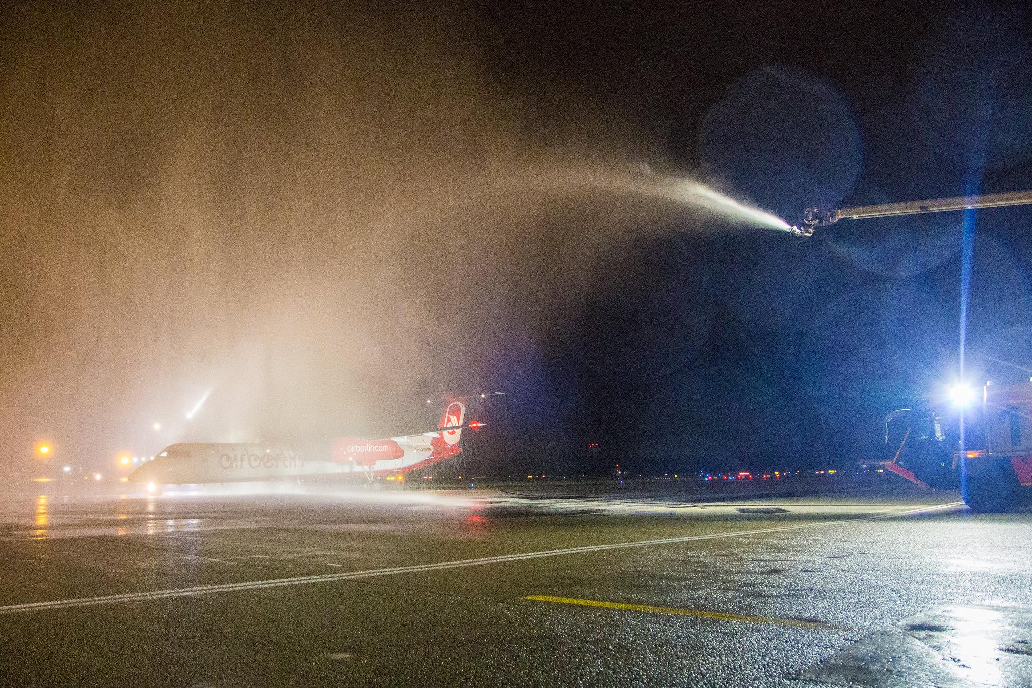 Hamburg Airport: Air Berlin | Operator: Luftfahrtgesellschaft Walter |  De Havilland Canada Dash 8-400 DH8D | D-ABQD | MSN 4234 | Eine Ära geht zu Ende: die letzte Airberlin Maschine vom Hamburg Airport (AB6757)