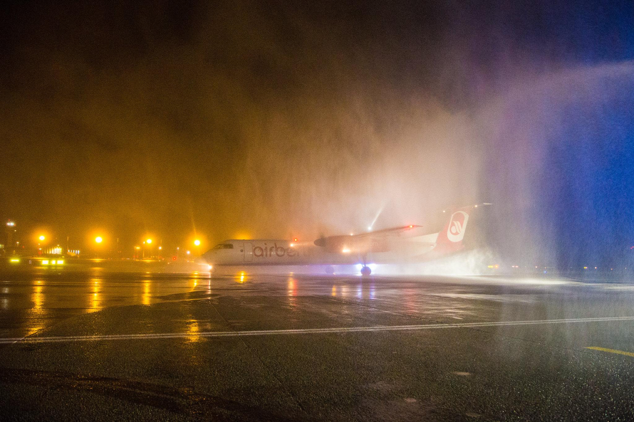 Hamburg Airport: Air Berlin | Operator: Luftfahrtgesellschaft Walter |  De Havilland Canada Dash 8-400 DH8D | D-ABQD | MSN 4234 | Eine Ära geht zu Ende: die letzte Airberlin Maschine vom Hamburg Airport (AB6757)