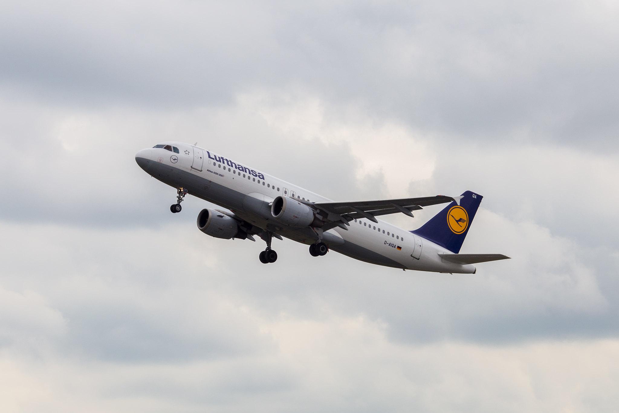 Frankfurt Airport: Lufthansa (LH / DLH) |  Airbus A320-211 A320 | D-AIQA | MSN 0172