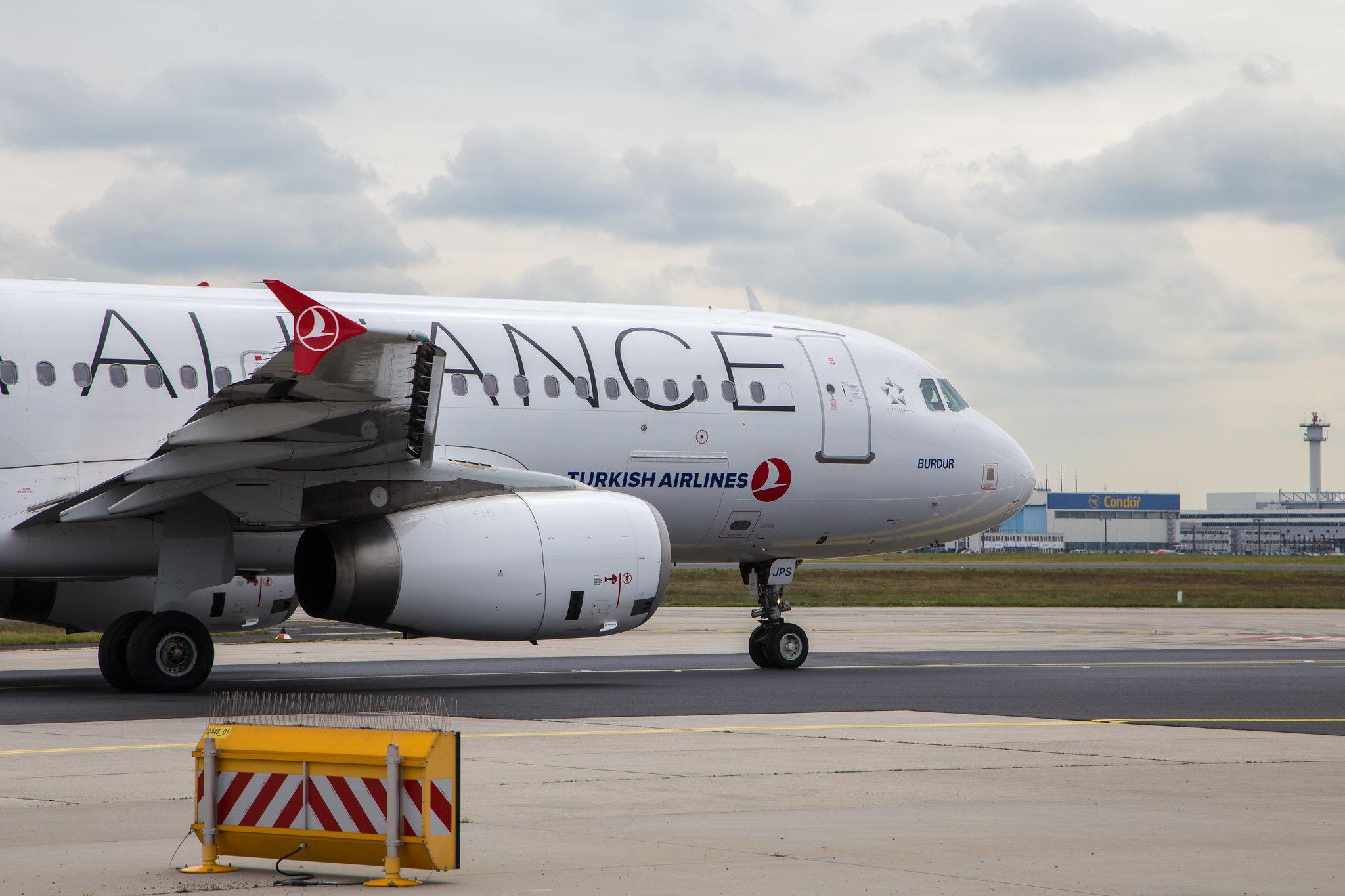 Frankfurt Airport: Turkish Airlines (TK / THY) |  Livery: Star Alliance Livery |  Airbus A320-232 A320 | TC-JPS | MSN 3718