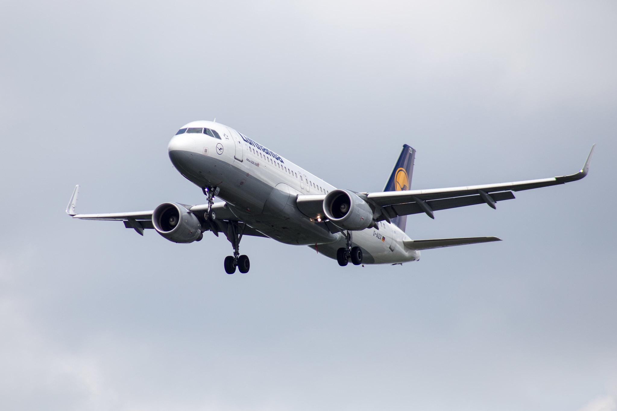 Frankfurt Airport: Lufthansa (LH / DLH) |  Airbus A320-214 A320 | D-AIZX | MSN 5741