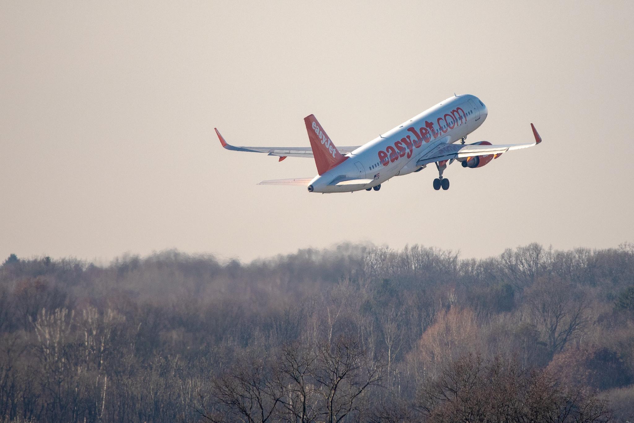 Hamburg Airport: easyJet (U2 / EZY) | Operator: easyJet Europe |  Airbus A320-214 A320 | OE-IJK | MSN 6565