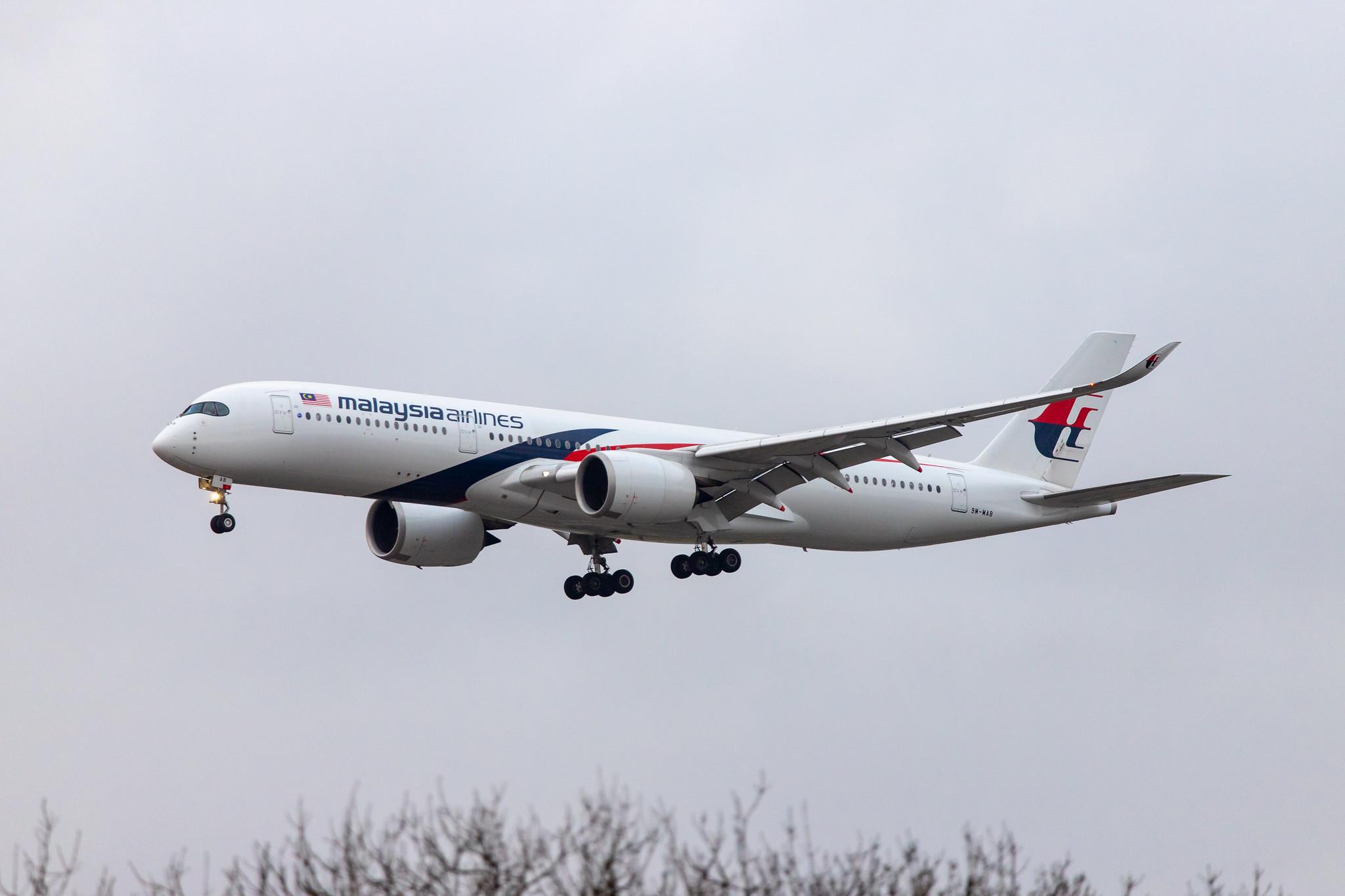 London Heathrow Airport: Malaysia Airlines (MH / MAS) |  Airbus A350-941 A359 | 9M-MAB | MSN 159