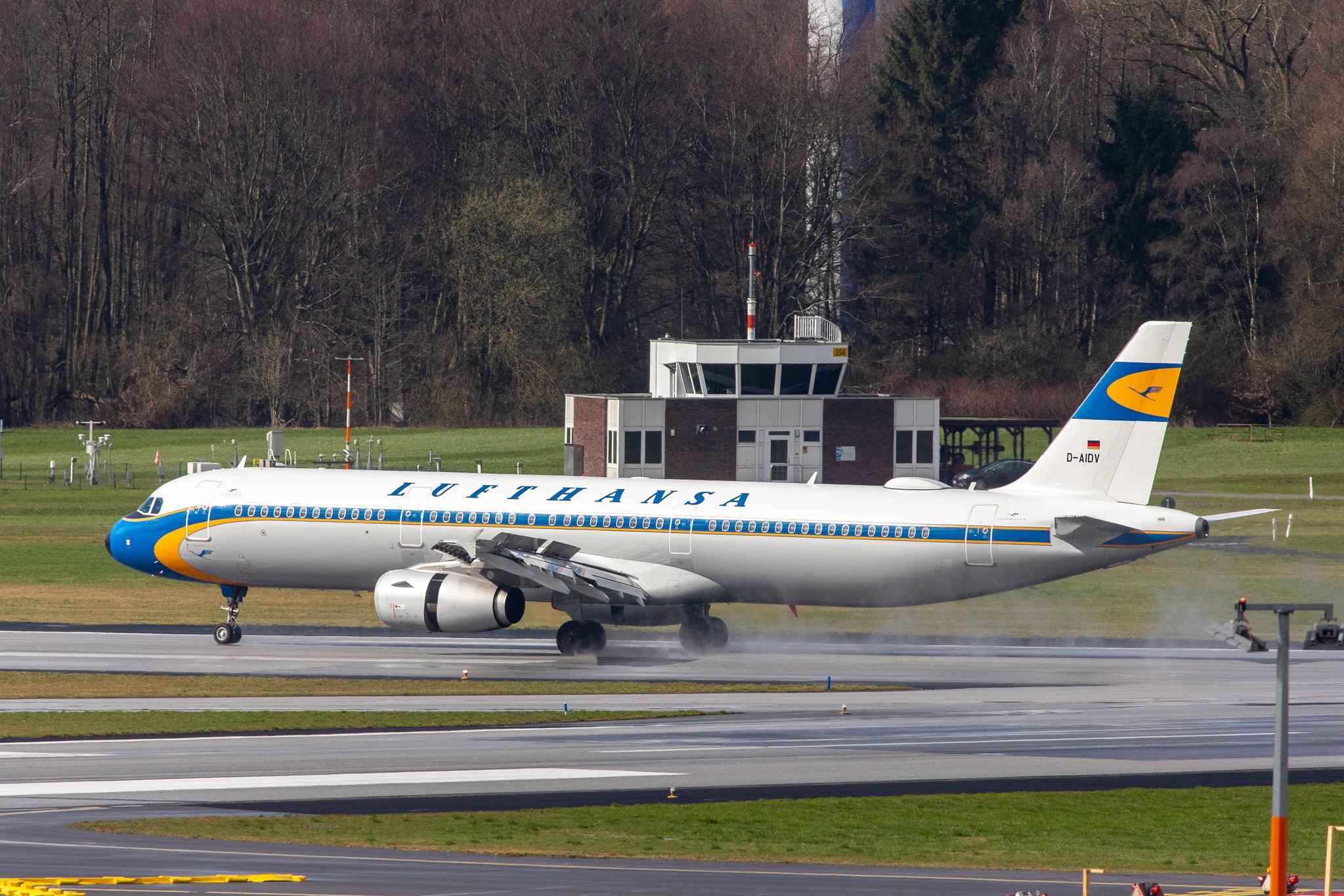 Hamburg Airport: Lufthansa (LH / DLH) |  Livery: Retro livery |  Airbus A321-231 A321 | D-AIDV | MSN 5413