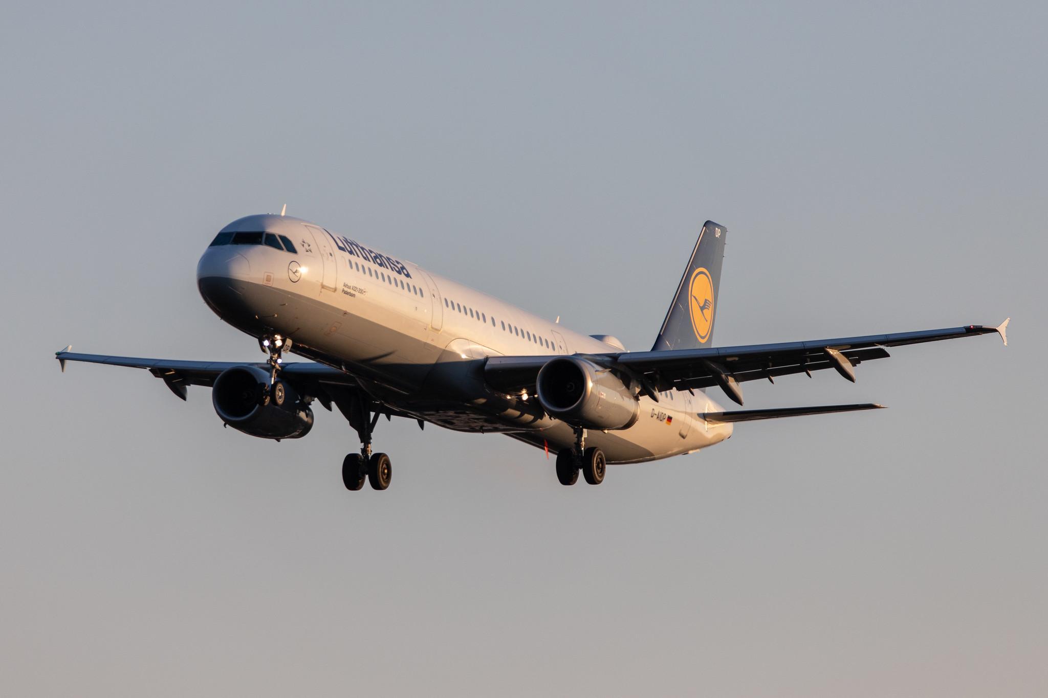Hamburg Airport: Lufthansa (LH / DLH) |  Airbus A321-231 A321 | D-AIDP | MSN 5049