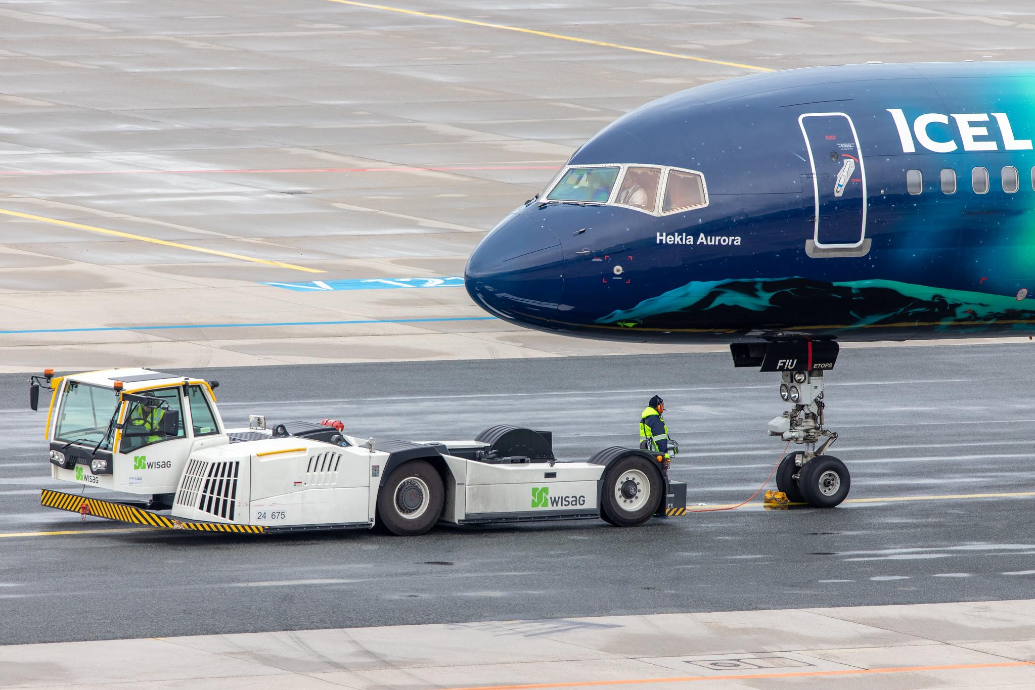 Frankfurt Airport: Icelandair (FI / ICE) |  Livery: Aurora Borealis Livery |  Boeing 757-256 B752 | TF-FIU | MSN 26243