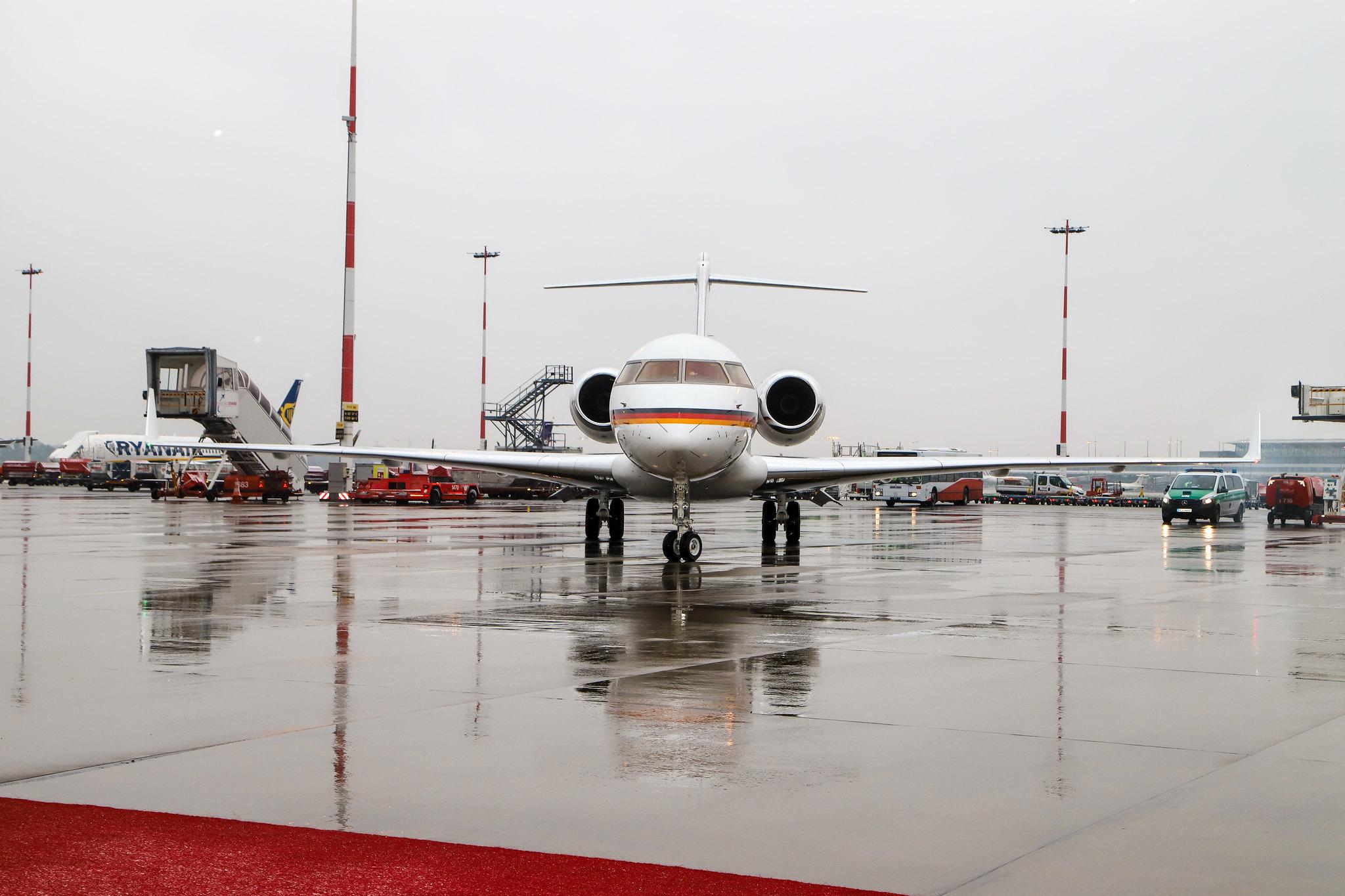 Hamburg Airport: German Air Force (/ GAF) | Bombardier BD-700-1A11 Global 5000 GLEX | 14+03 | MSN 9411