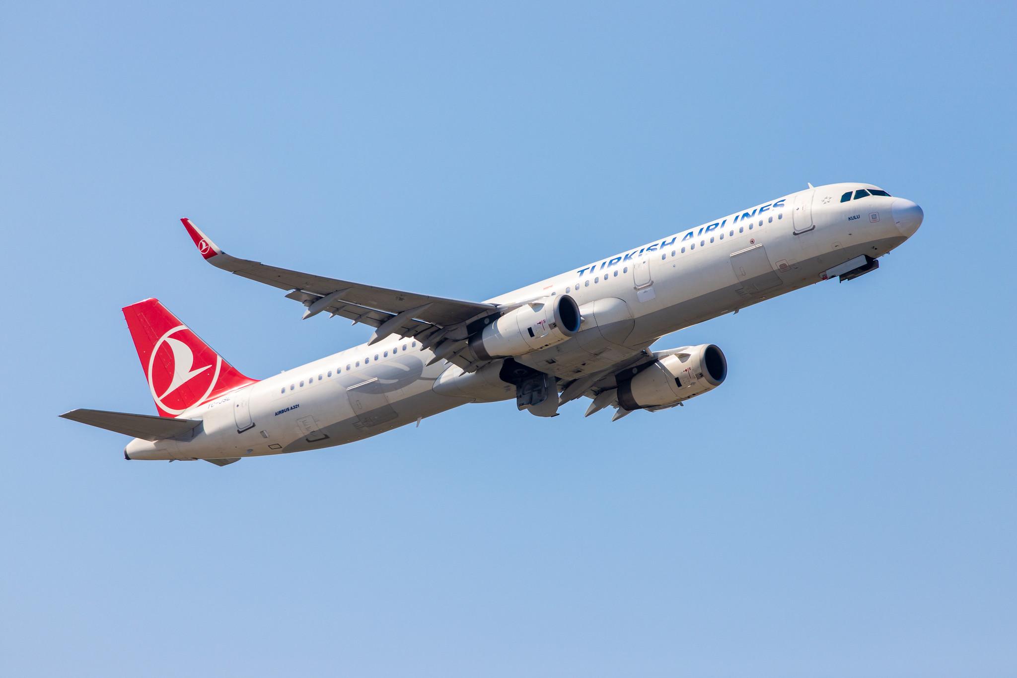 Hamburg Airport: Turkish Airlines (TK / THY) |  Airbus A321-231 A321 | TC-JSL | MSN 5667