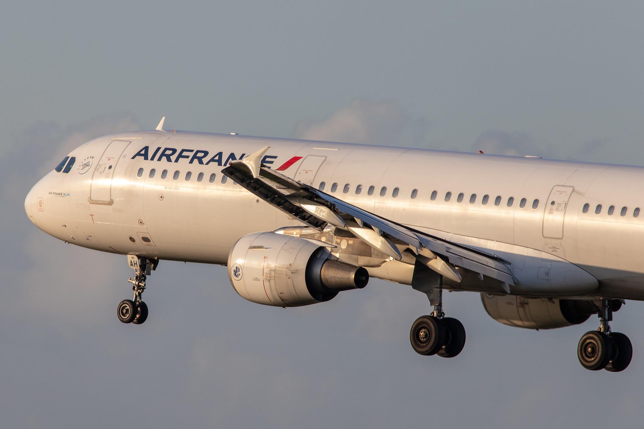 Hamburg Airport: Air France (AF / AFR) |  Airbus A321-212 A321 | F-GTAH | MSN 1133