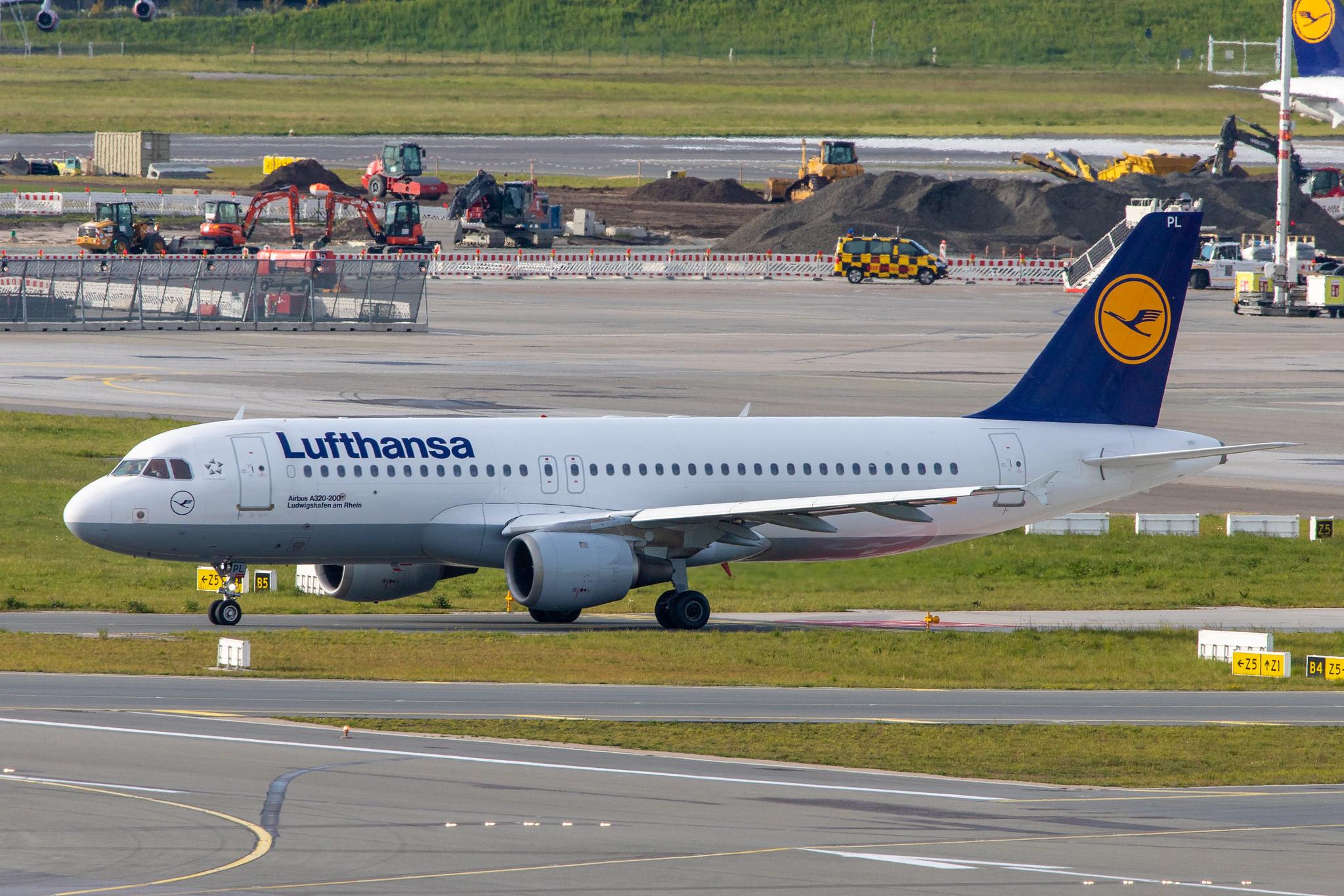 Hamburg Airport: Lufthansa (LH / DLH) |  Airbus A320-211 A320 | D-AIPL | MSN 0094