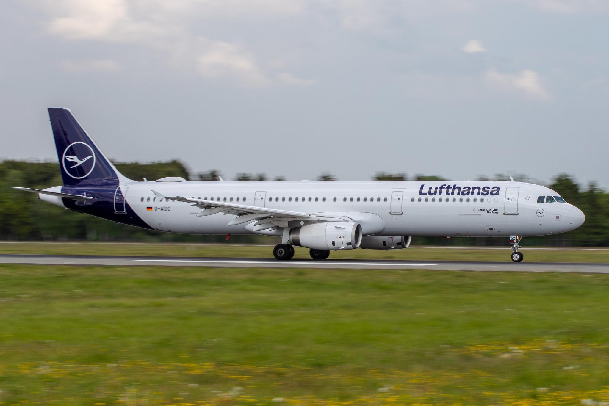 Hamburg Airport: Lufthansa (LH / DLH) |  Airbus A321-231 A321 | D-AIDC | MSN 4560
