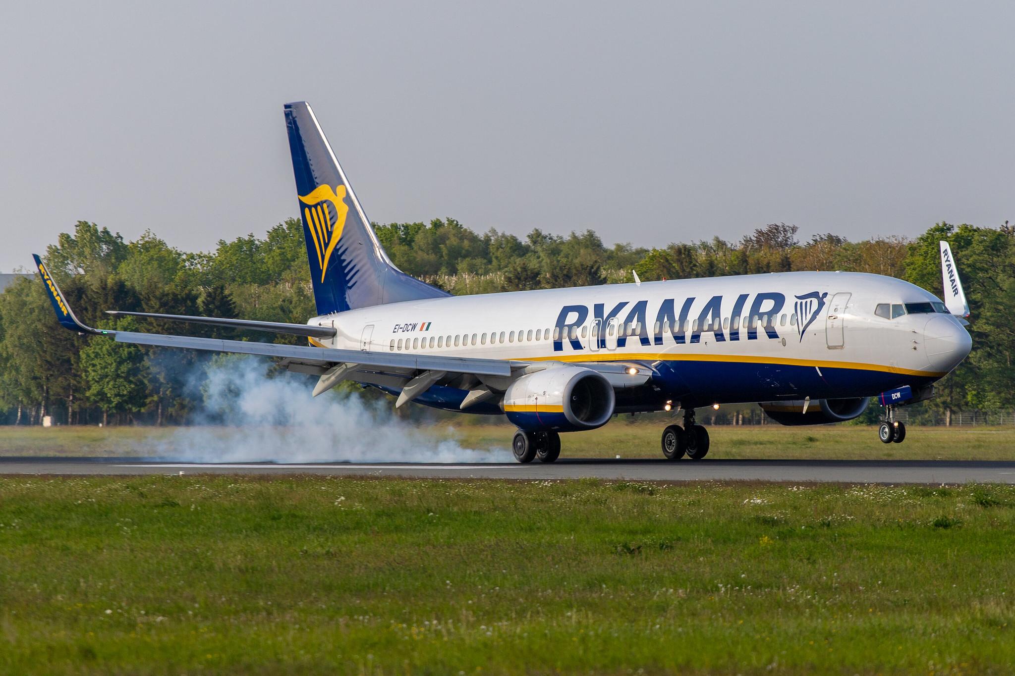 Hamburg Airport: Ryanair (FR / RYR) |  Boeing 737-8AS B738 | EI-DCW | MSN 33568