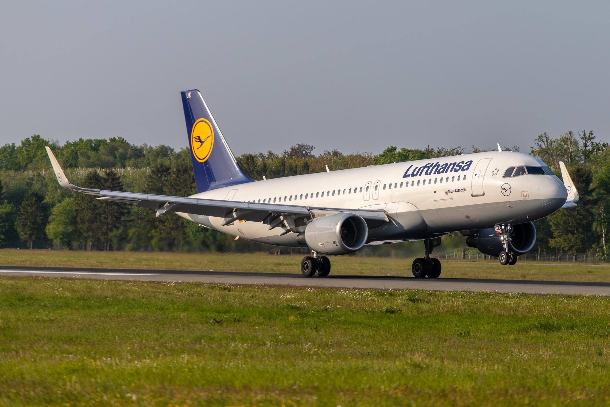 Hamburg Airport: Lufthansa (LH / DLH) |  Airbus A320-214 A320 | D-AIUX | MSN 7256