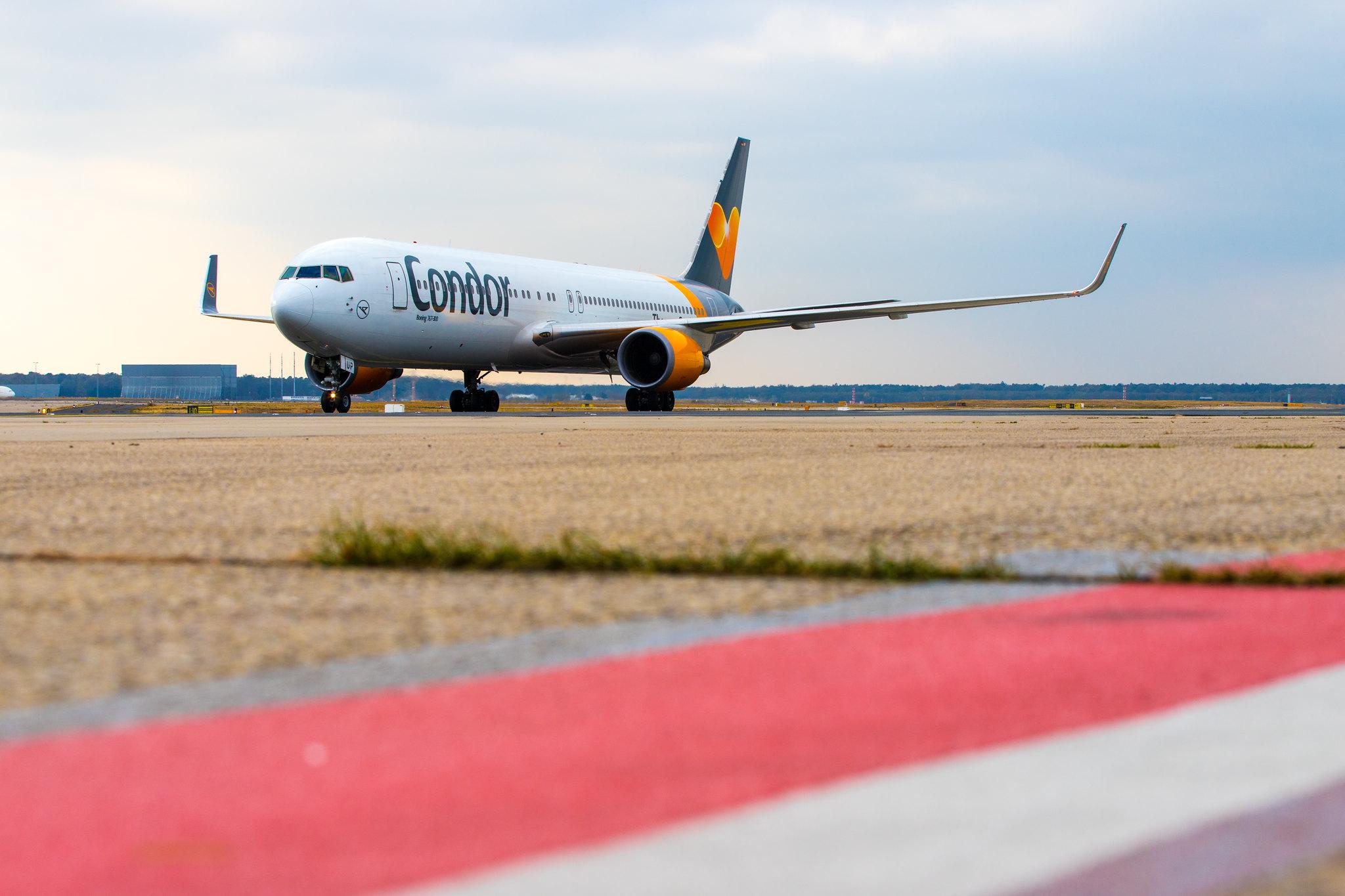 Frankfurt Airport: Condor (DE / CFG) |  Boeing 767-3Q8(ER) B763 | D-ABUP | MSN 30048
