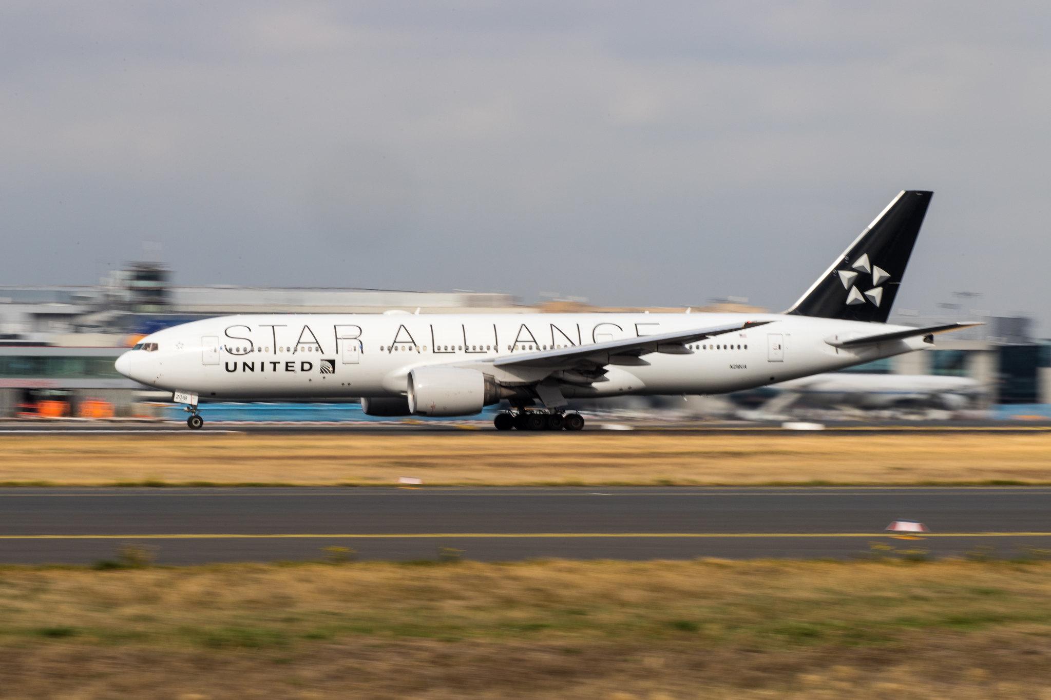 Frankfurt Airport: United Airlines (UA / UAL) |  Livery: Star Alliance livery |  Boeing 777-222(ER) B772 | N218UA | MSN 30222