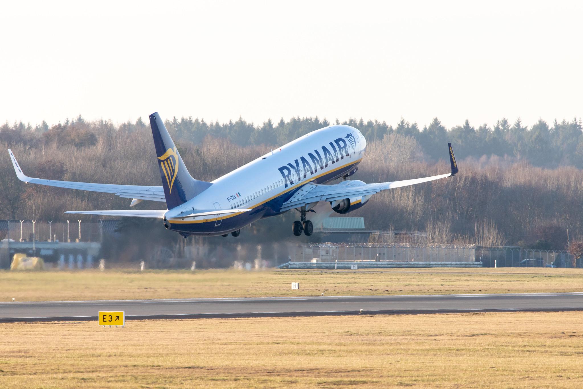 Hamburg Airport: Ryanair (FR / RYR) |  Boeing 737-8AS B738 | EI-EGA | MSN 38490
