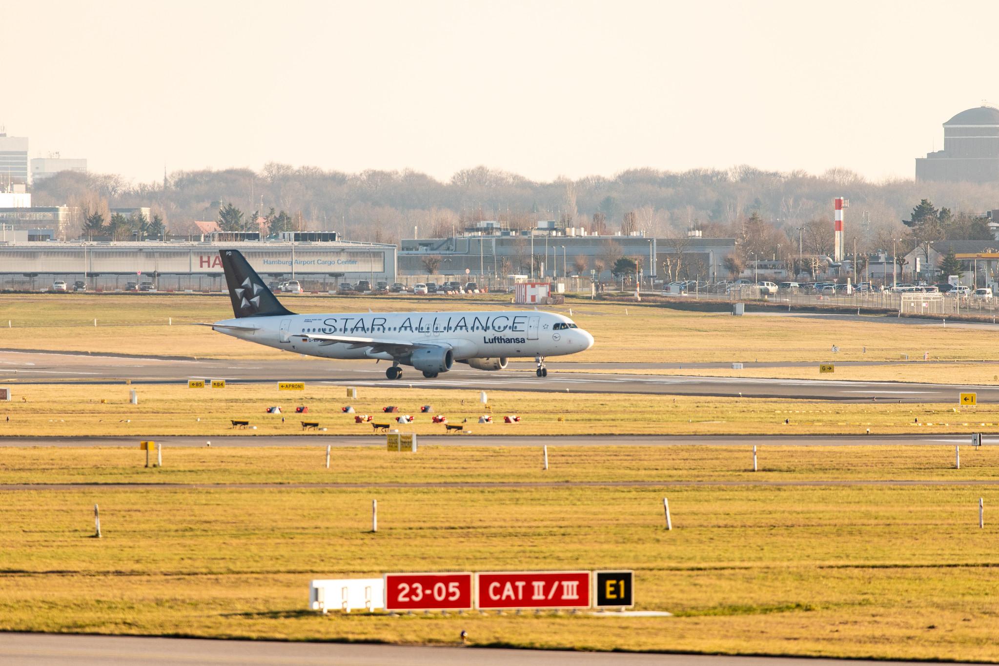 Hamburg Airport: Lufthansa (LH / DLH) | Livery: Star Alliance Livery |  Airbus A320-211 A320 | D-AIPD | MSN 0072