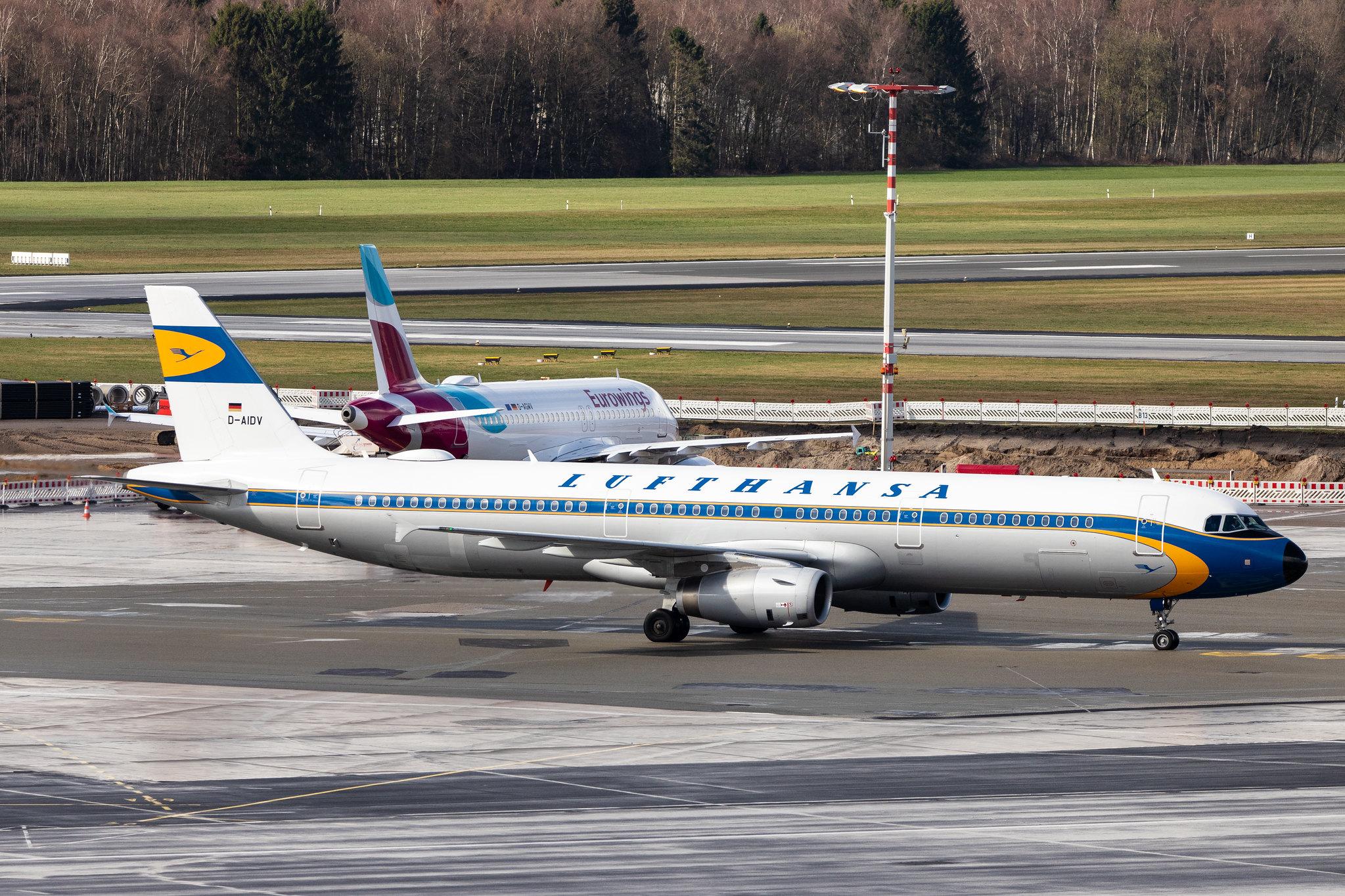 Hamburg Airport: Lufthansa (LH / DLH) |  Livery: Retro livery |  Airbus A321-231 A321 | D-AIDV | MSN 5413